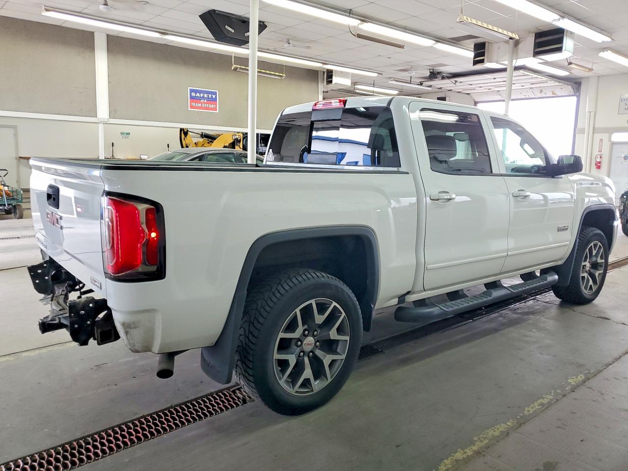 2017 Gmc Sierra 150 Белый vin: 3GTU2NEJ5HG481476