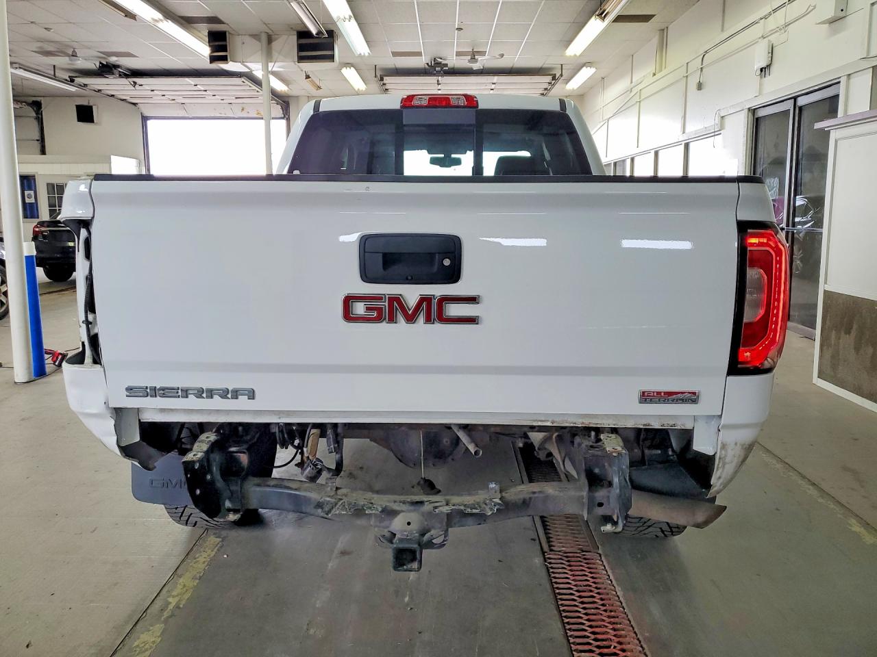 2017 Gmc Sierra 150 Белый vin: 3GTU2NEJ5HG481476