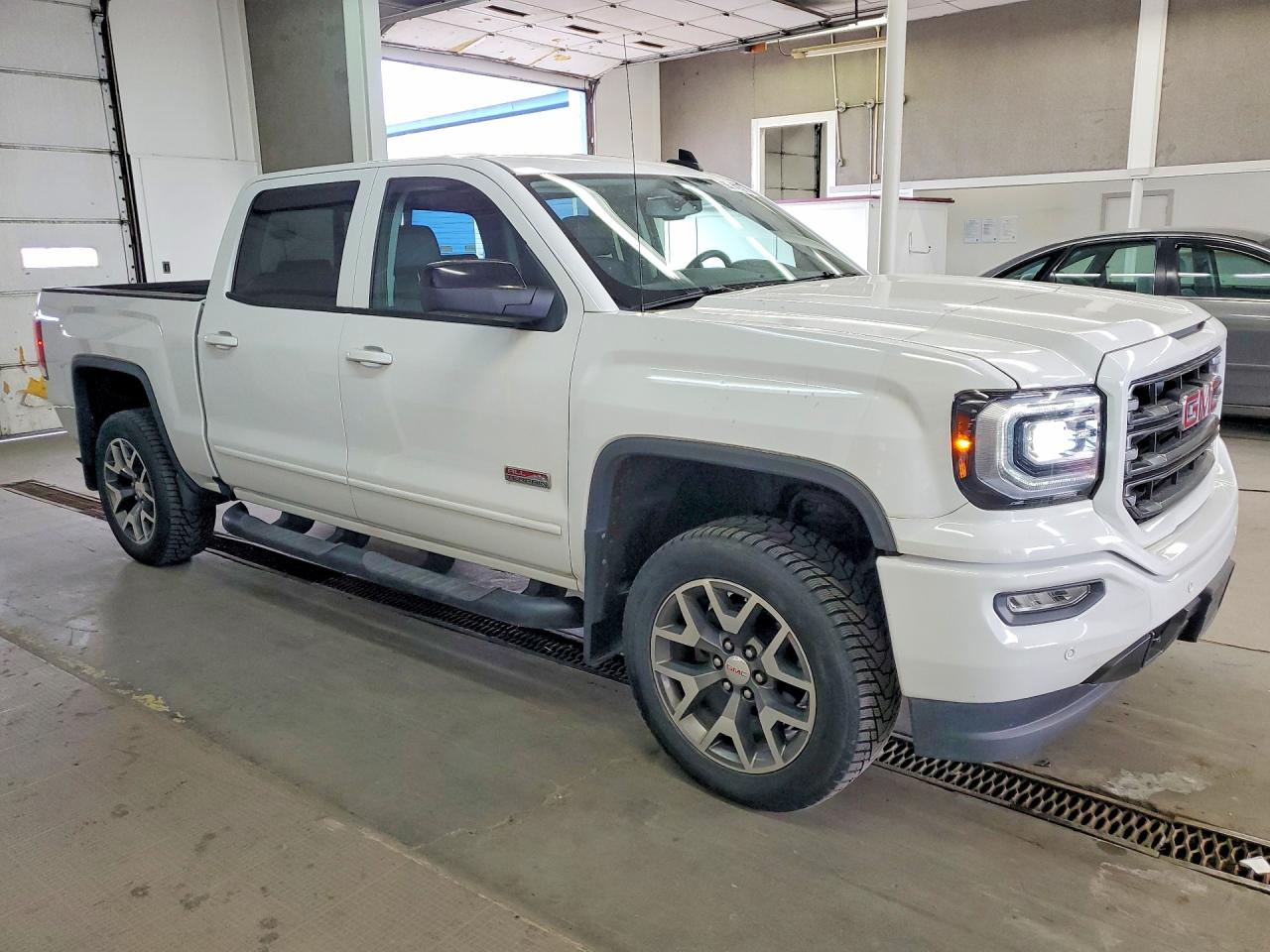 2017 Gmc Sierra 150 Белый vin: 3GTU2NEJ5HG481476