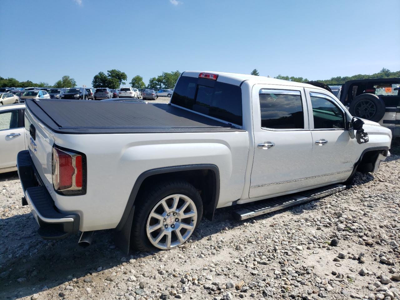 2018 Gmc Sierra K1500 Denali White vin: 3GTU2PEC7JG546394