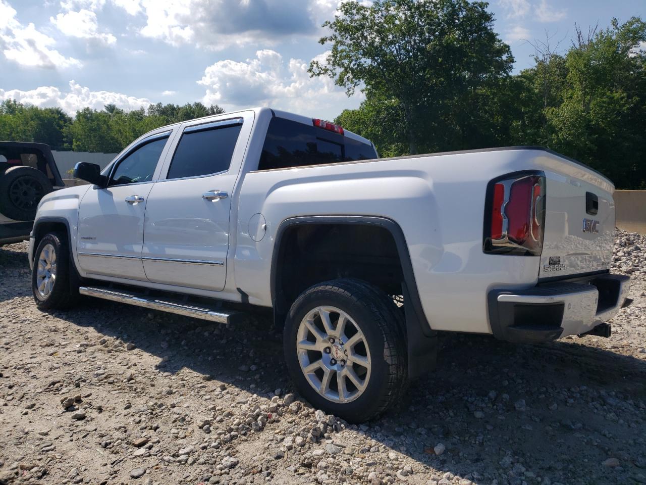2018 Gmc Sierra K1500 Denali White vin: 3GTU2PEC7JG546394