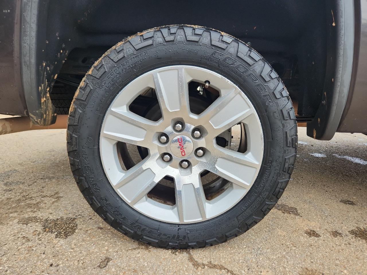 2015 Gmc Sierra K1500 Sle Charcoal vin: 3GTU2UEC7FG285337 Damage: Right Rear Wheel, Curb Rash, > 12 Inches