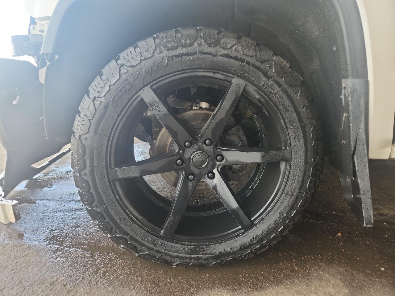 2014 Gmc Sierra K1500 Slt Белый vin: 3GTU2VEC7EG547197 Damage: Left Front Wheel, Aftermarket, Acceptable