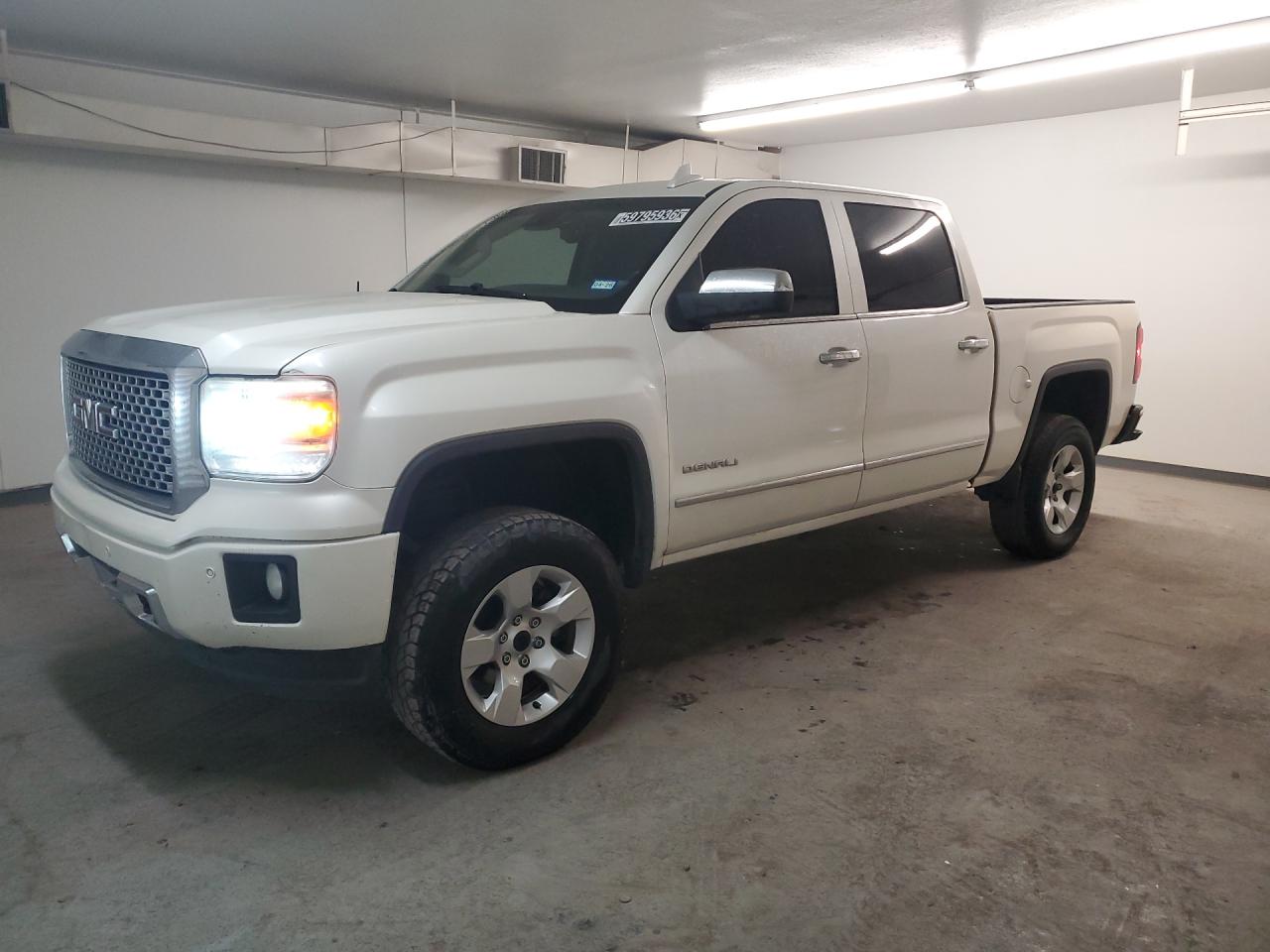 2015 Gmc Sierra K1500 Denali Cream vin: 3GTU2WEJ0FG446413 Damage: Left Front Fender, Dent(S) W/ Paint Dmg, 2 To 3 Inches