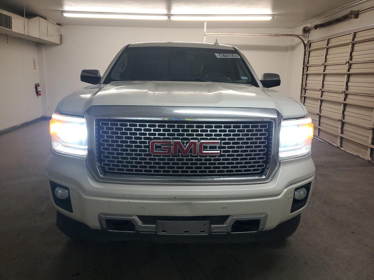 2015 Gmc Sierra K1500 Denali Cream vin: 3GTU2WEJ0FG446413 Damage: Front Metal Bumper Painted, Dent(S) W/ Paint Dmg, 5 To 6 Inches