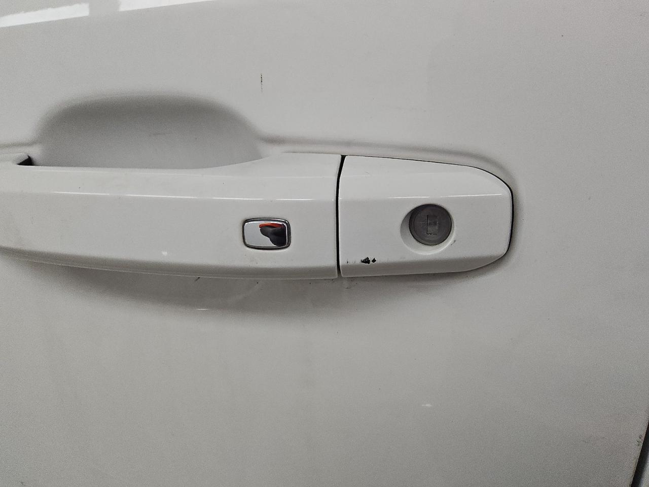 2020 Gmc Sierra K1500 Sle White vin: 3GTU9BED2LG219329 Damage: Left Front Door Handle, Heavy Scratch, 1/2 To 1 Inch