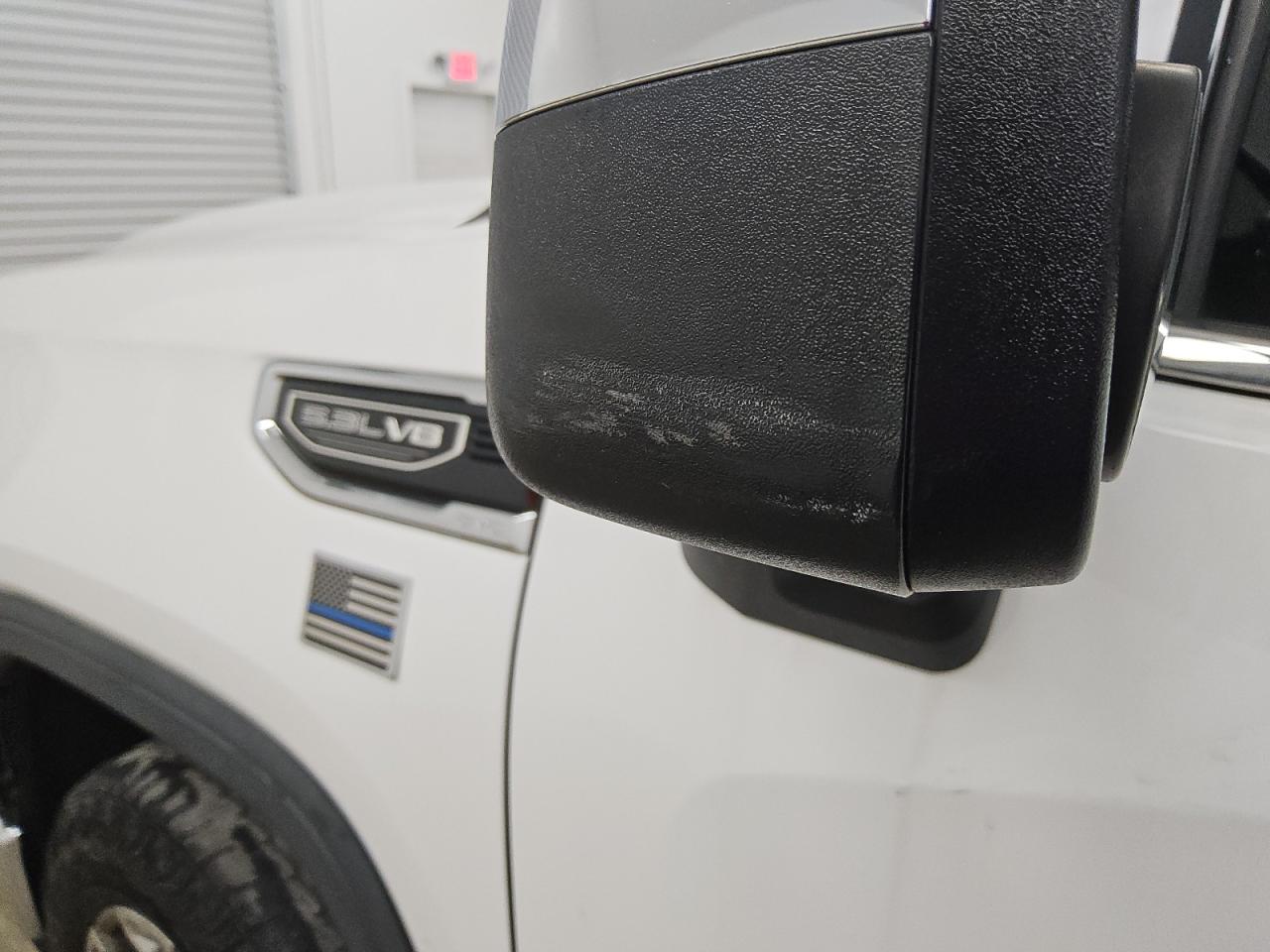 2020 Gmc Sierra K1500 Sle White vin: 3GTU9BED2LG219329 Damage: Lf Mirror Cover, Light Scratch, 1/2 To 1 Inch