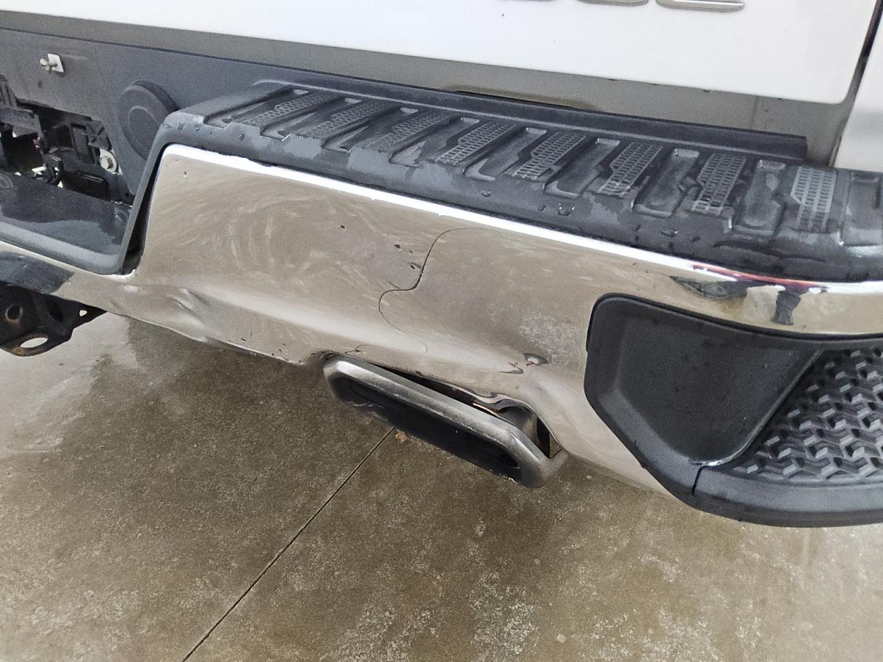 2020 Gmc Sierra K1500 Sle White vin: 3GTU9BED2LG219329 Damage: Rear Metal Bumper Chrome, Dent(S) W/No Paint Dmg, 1 To 2 Inches