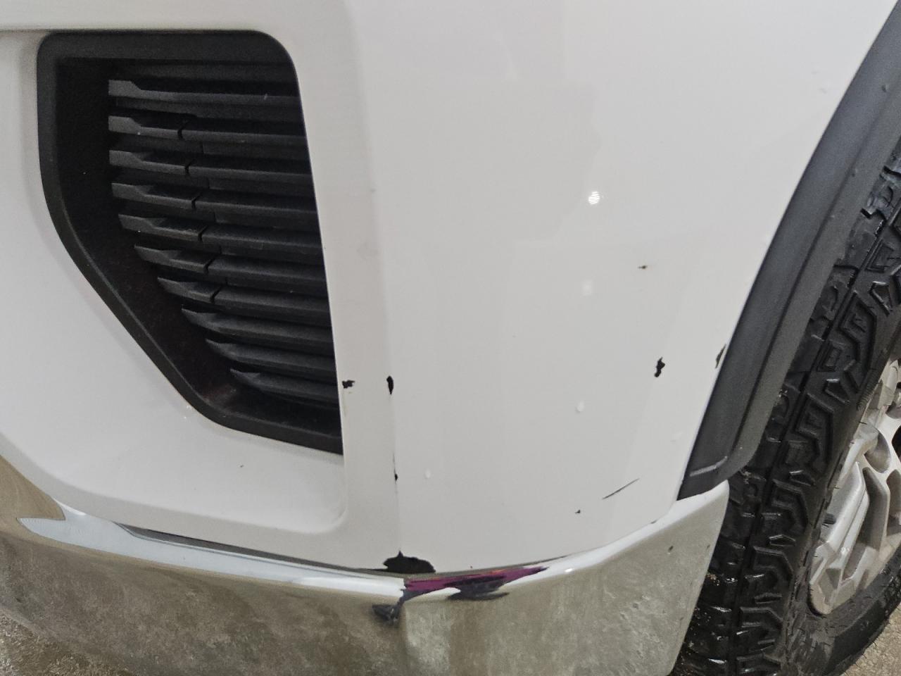2020 Gmc Sierra K1500 Sle White vin: 3GTU9BED2LG219329 Damage: Front Bumper, Heavy Scratch, 1 To 2 Inches