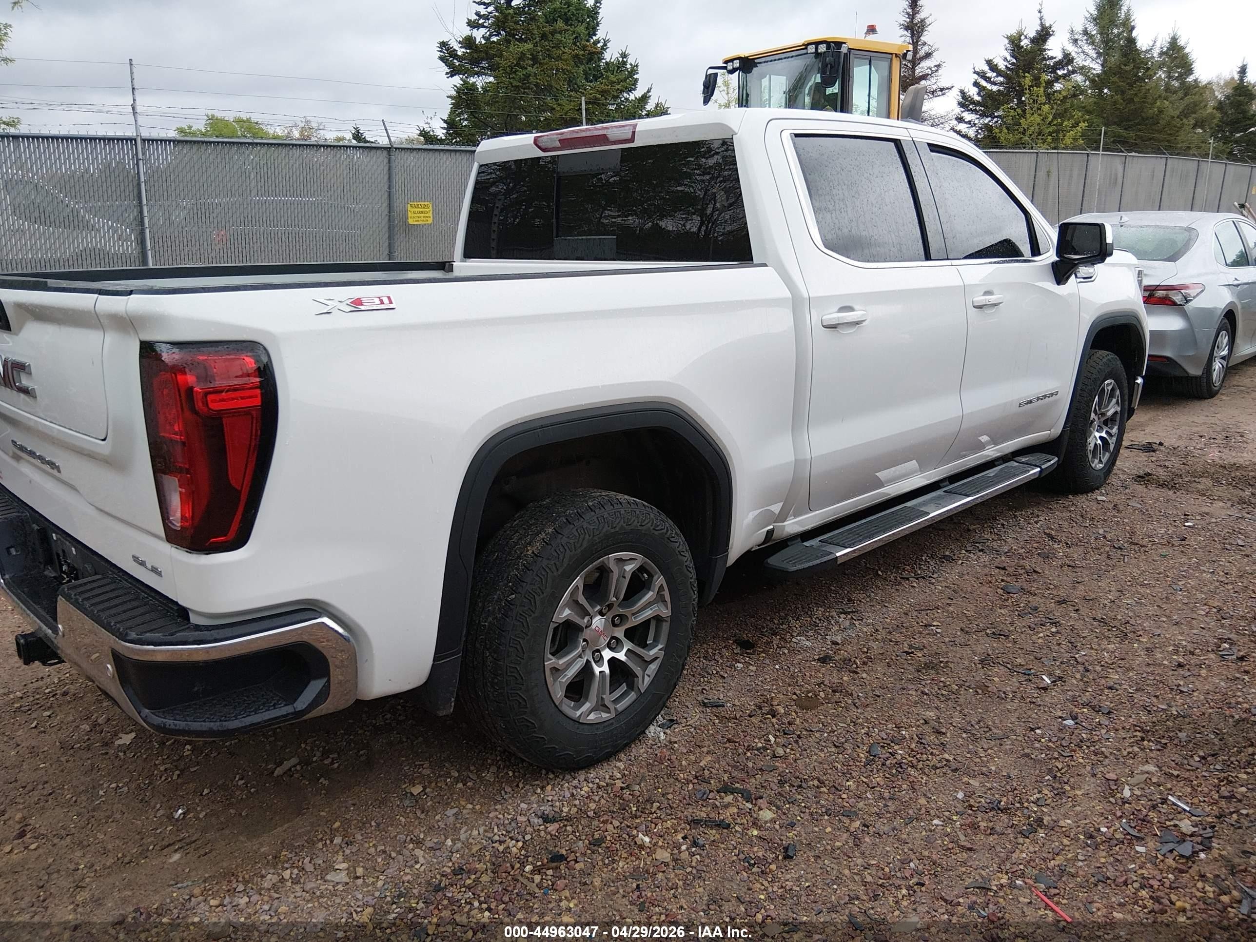 2024 Gmc Sierra 1500 4wd  Short Box Sle White vin: 3GTUUBED3RG423869