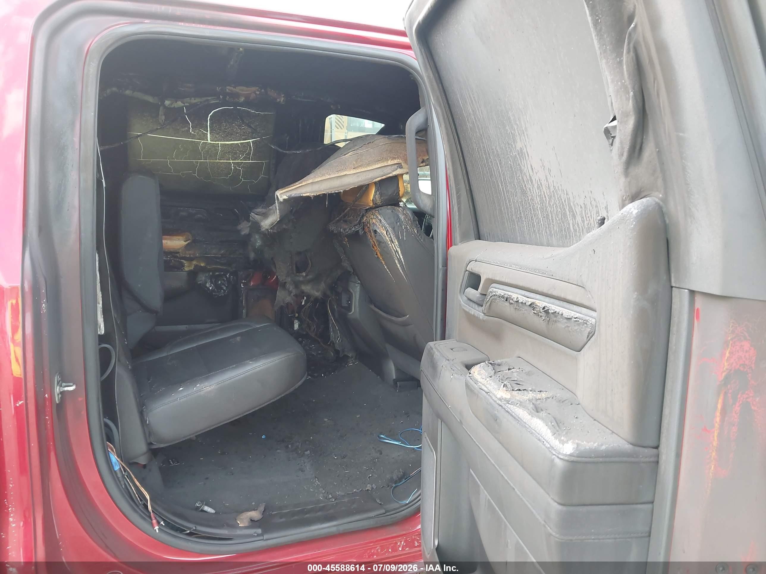 2025 Gmc Sierra 1500 4wd  Short Box Slt Красный vin: 3GTUUDED8SG174907