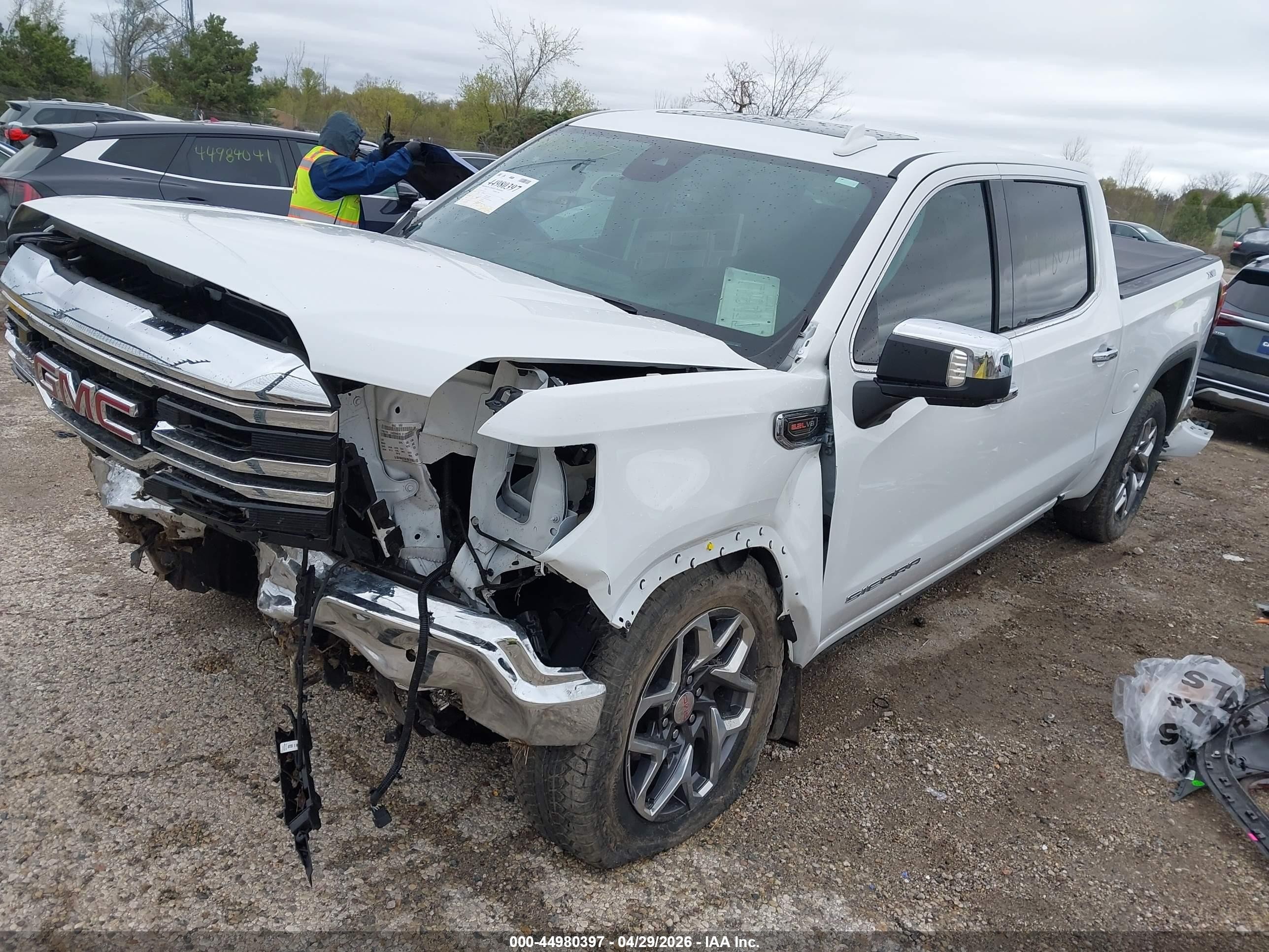 2024 Gmc Sierra 1500   White vin: 3GTUUDEL2RG303435