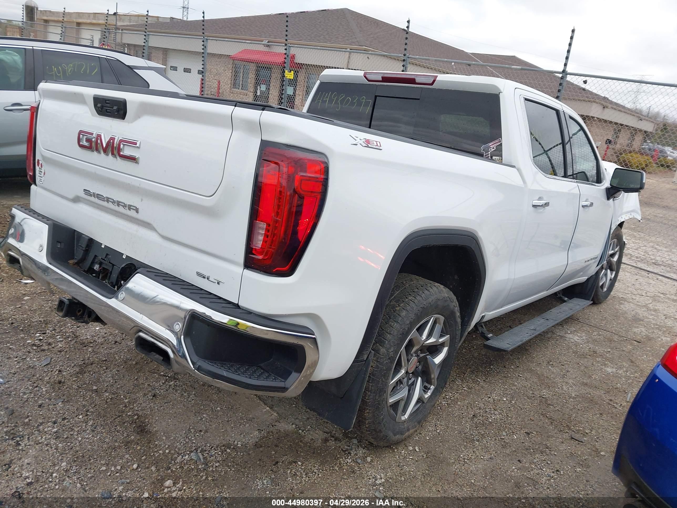 2024 Gmc Sierra 1500   White vin: 3GTUUDEL2RG303435