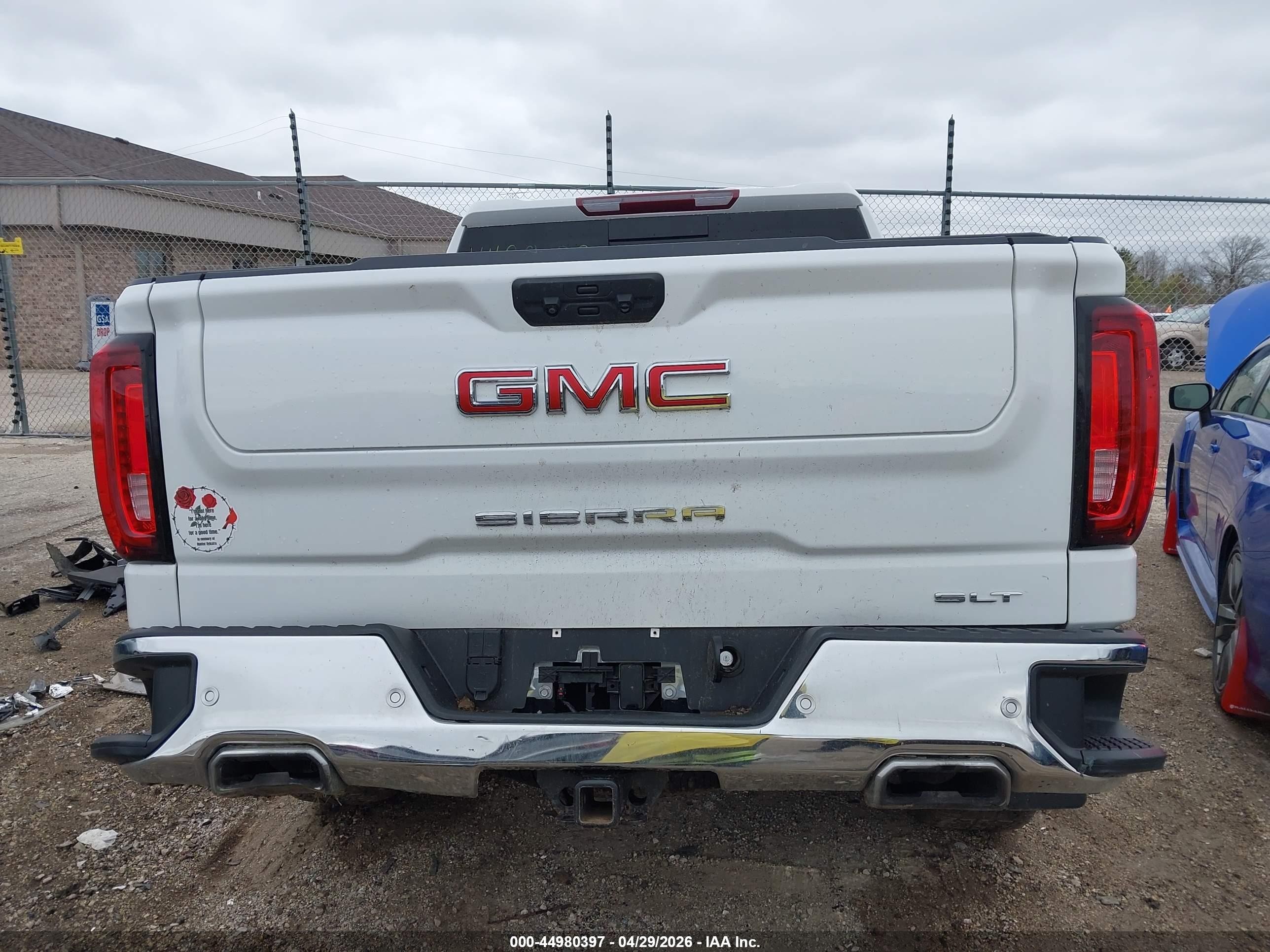 2024 Gmc Sierra 1500   White vin: 3GTUUDEL2RG303435