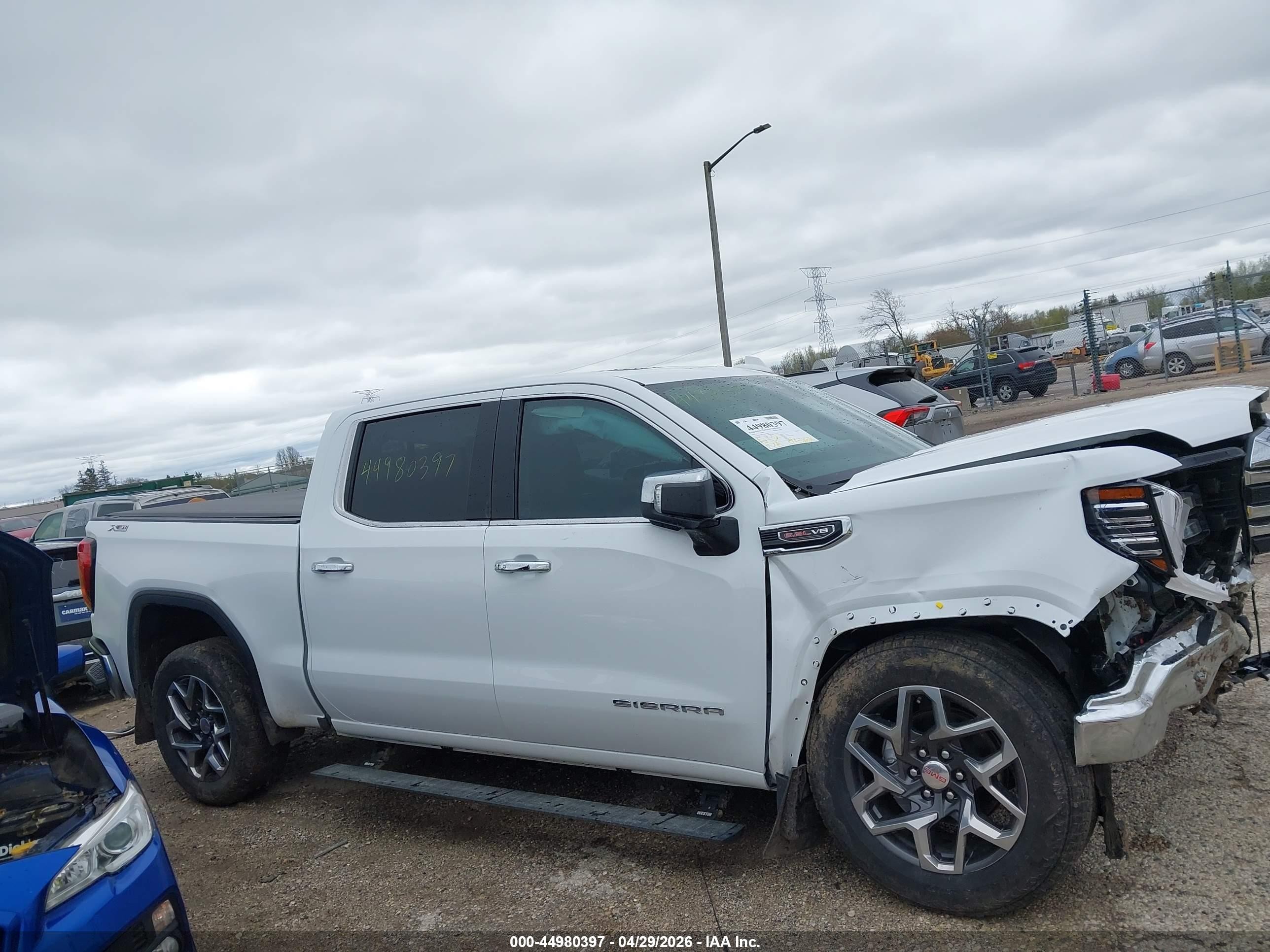 2024 Gmc Sierra 1500   White vin: 3GTUUDEL2RG303435