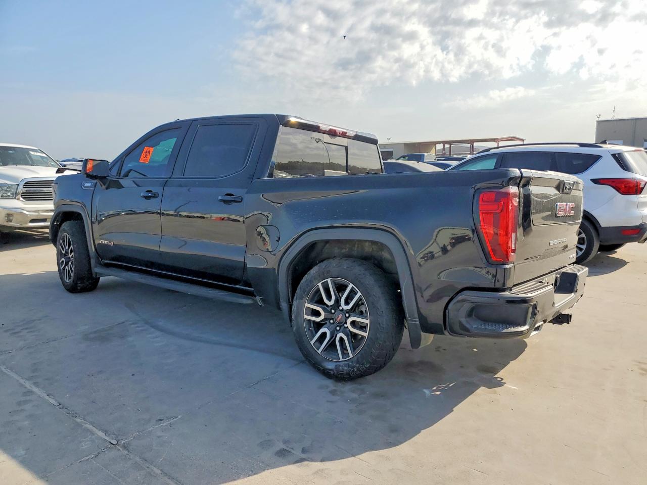 2024 Gmc Sierra K1500 At4 Черный vin: 3GTUUEE88RG292989