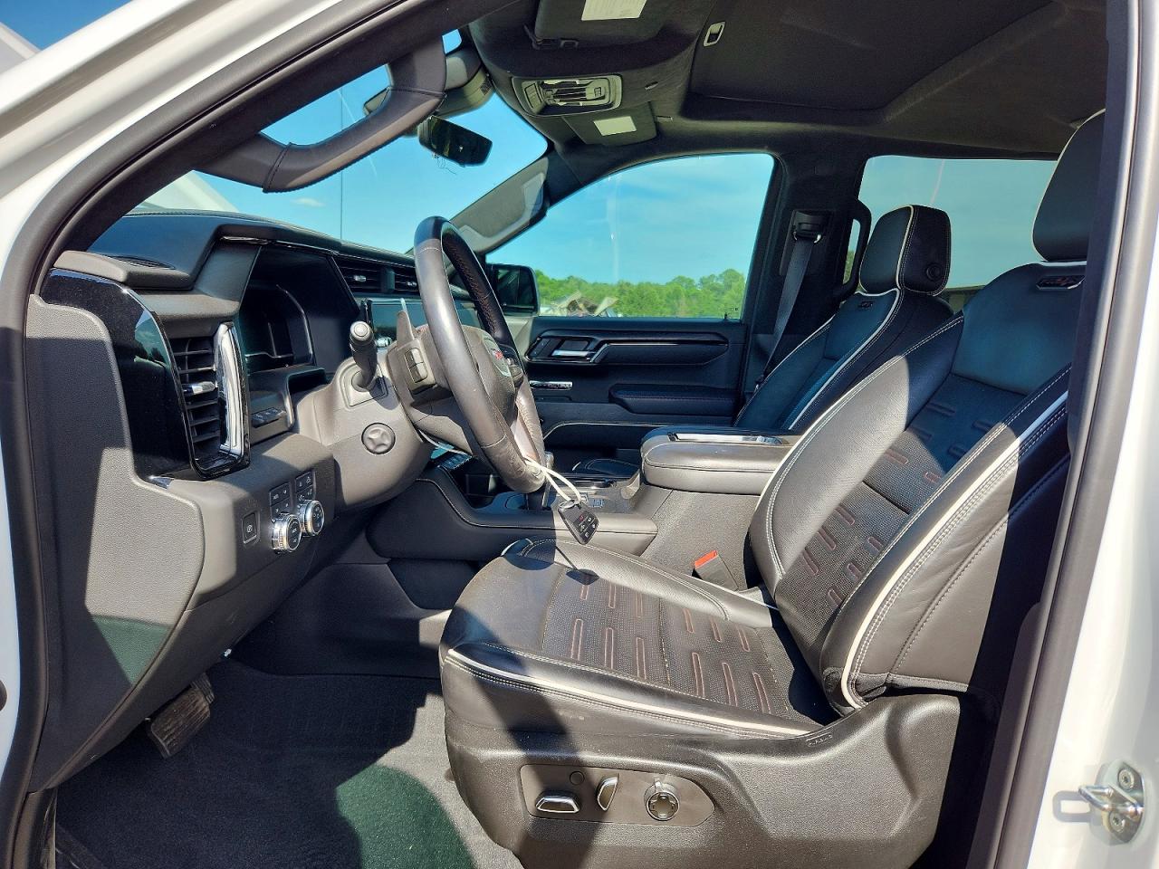2022 Gmc Sierra K1500 At4x White vin: 3GTUUFEL3NG567320