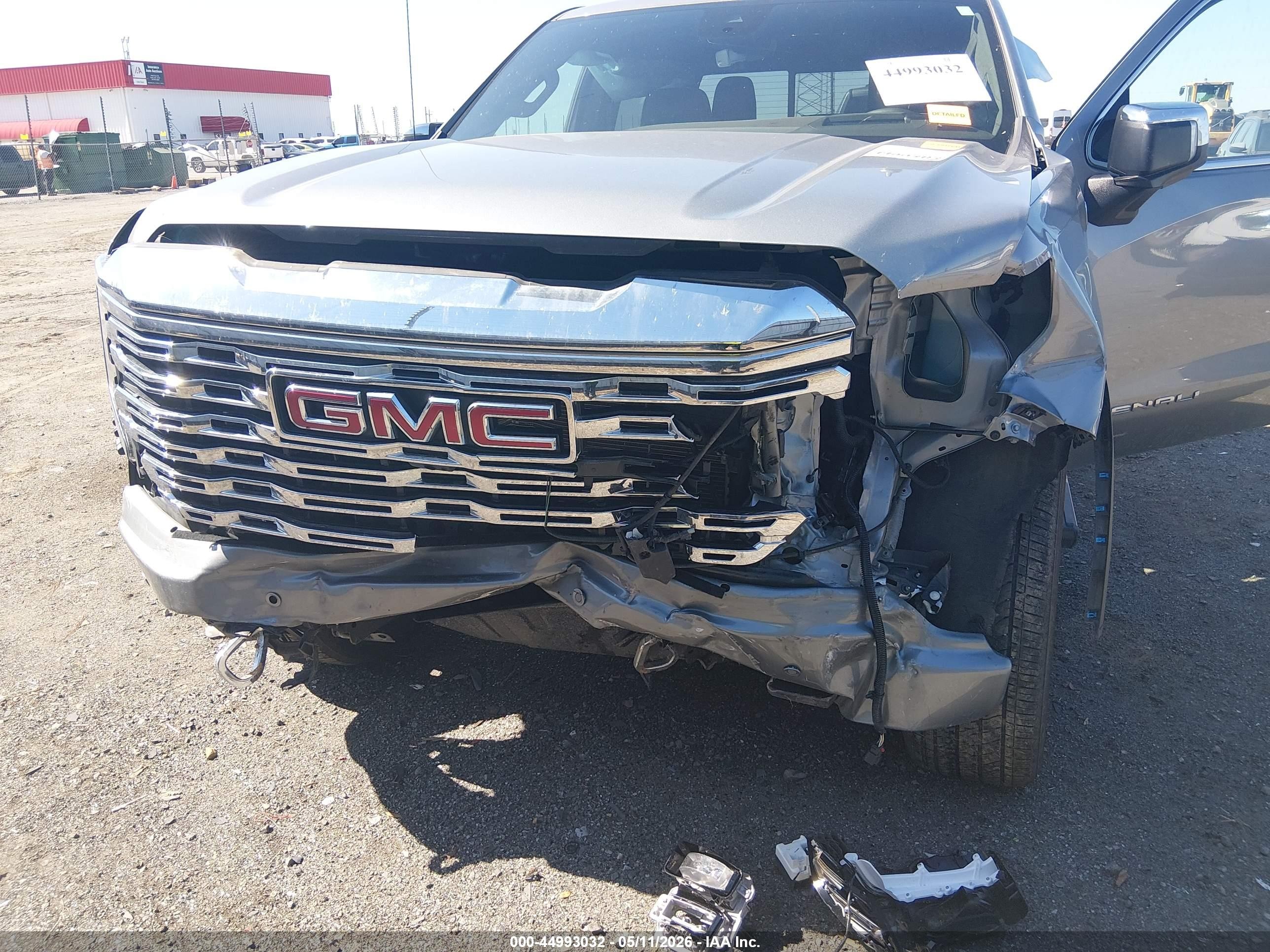 2025 Gmc Sierra 1500 4wd  Short Box Denali Серебряный vin: 3GTUUGED3SG174024