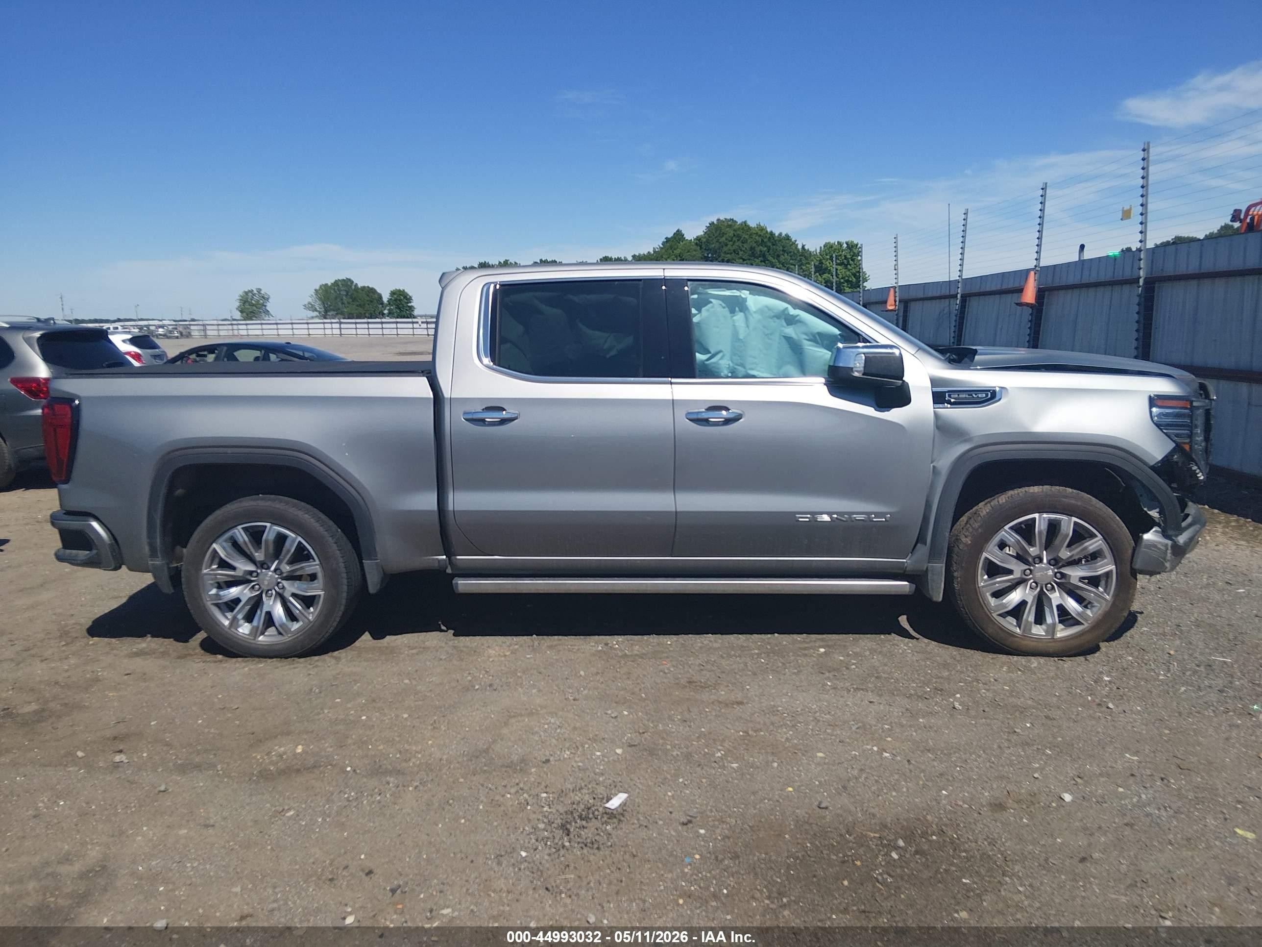 2025 Gmc Sierra 1500 4wd  Short Box Denali Серебряный vin: 3GTUUGED3SG174024