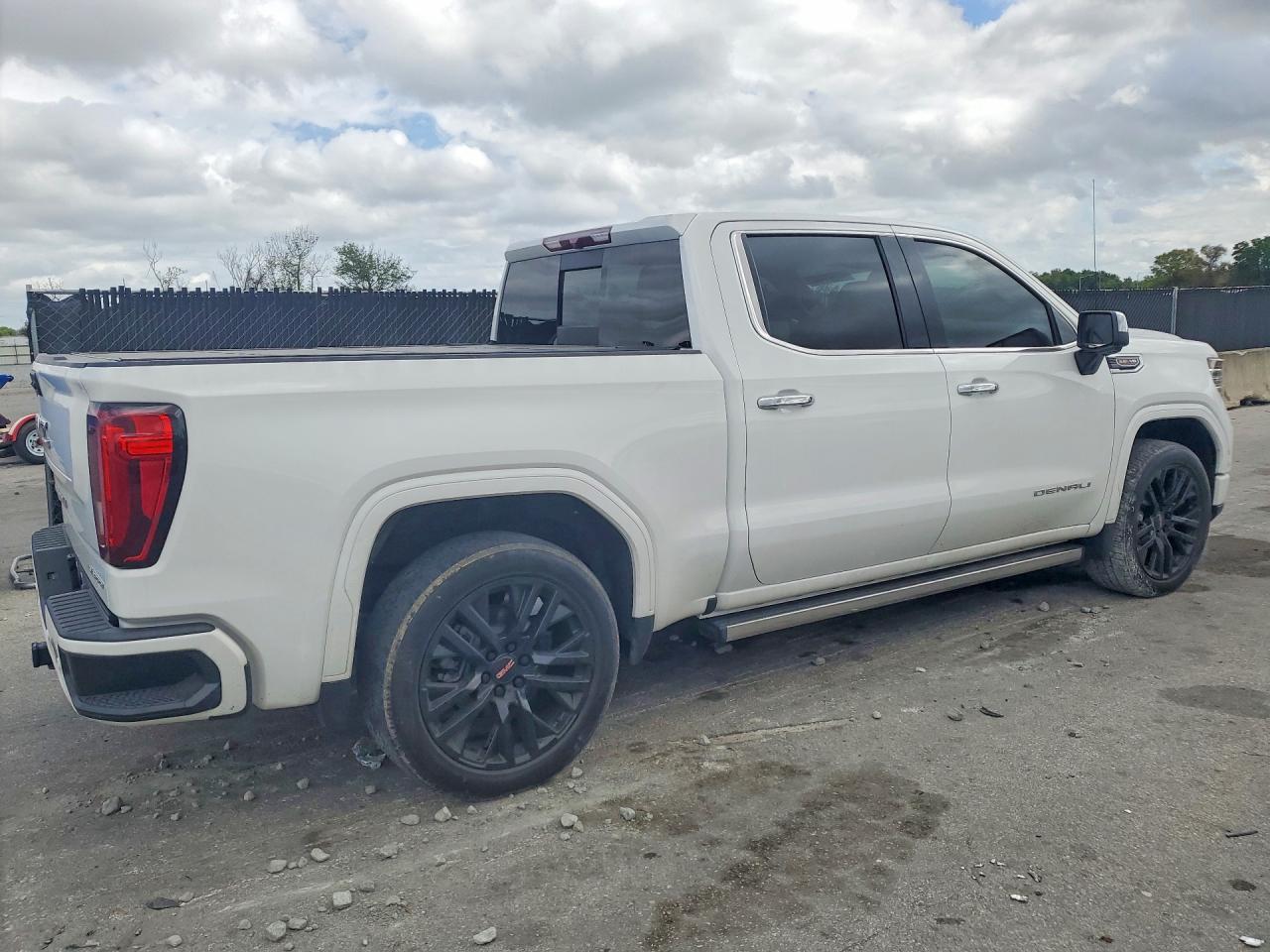 2022 Gmc Sierra K1500 Denali White vin: 3GTUUGEL2NG652610