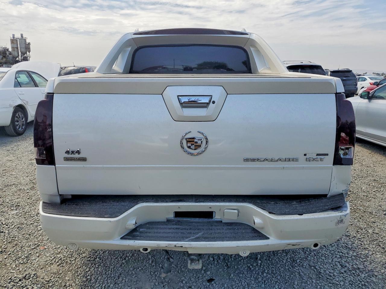 2004 Cadillac Escalade Ext Beige vin: 3GYEK62NX4G195533