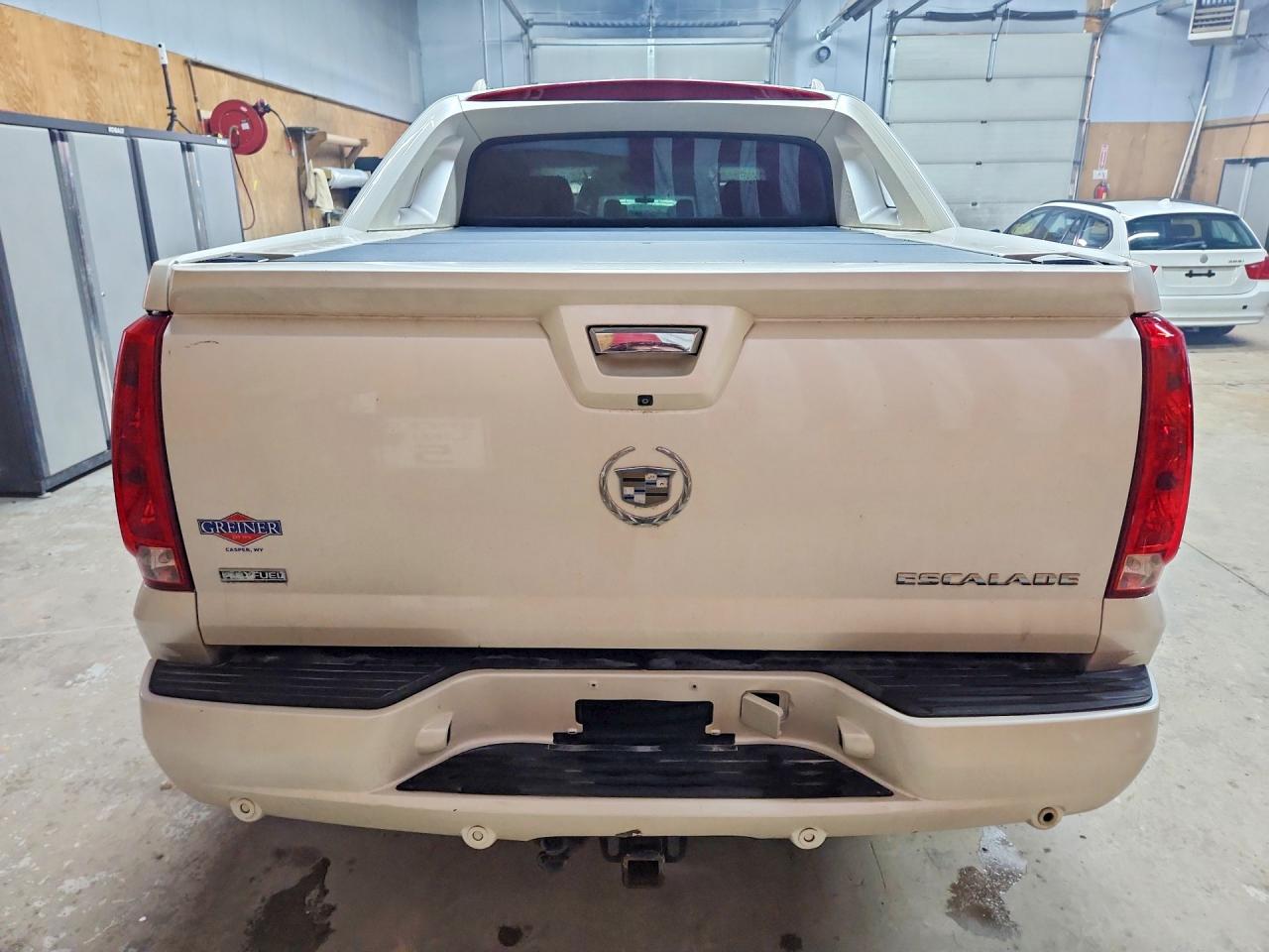 2009 Cadillac Escalade Ext Luxury White vin: 3GYFK22229G217356