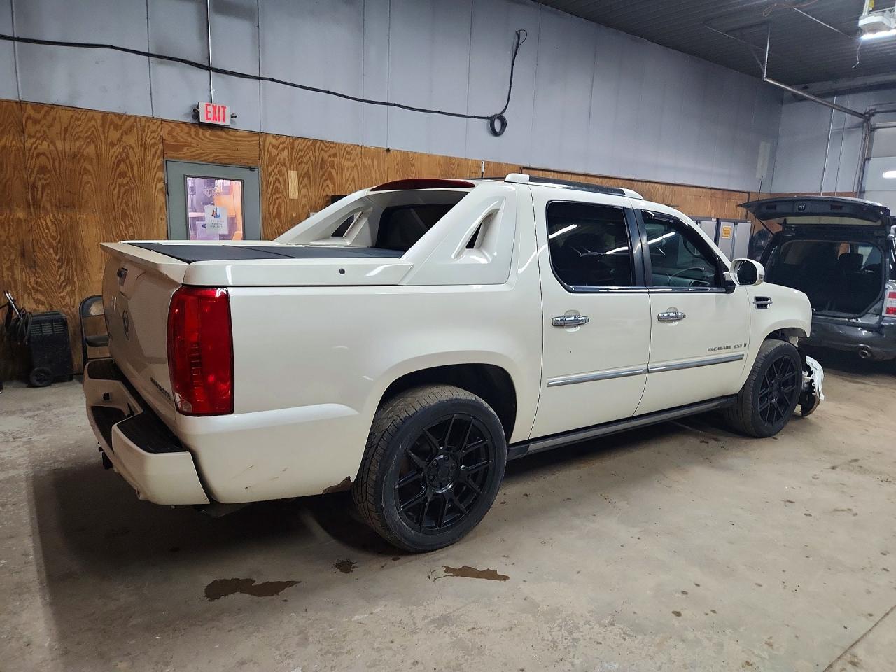2009 Cadillac Escalade Ext Luxury White vin: 3GYFK22229G217356