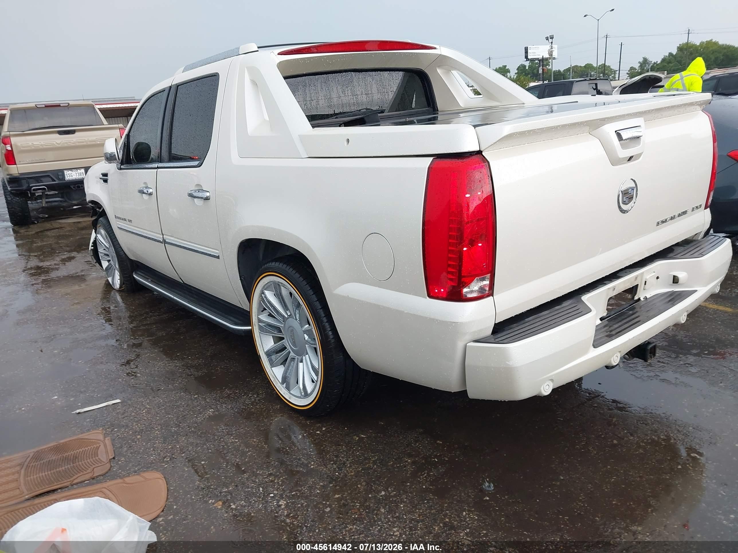 2007 Cadillac Escalade Ext   White vin: 3GYFK62807G250820