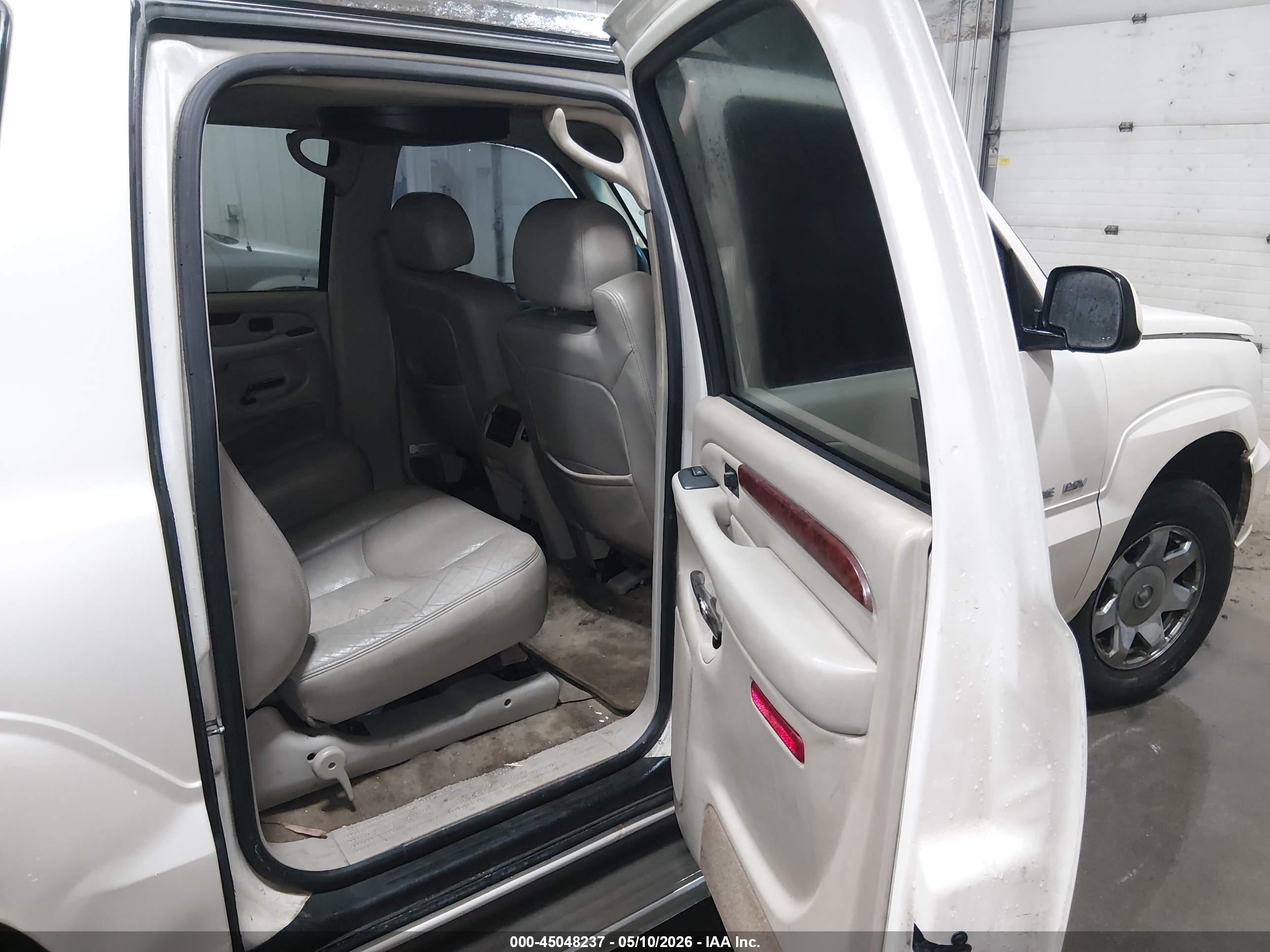 2005 Cadillac Escalade Esv   Cream vin: 3GYFK66N15G141201