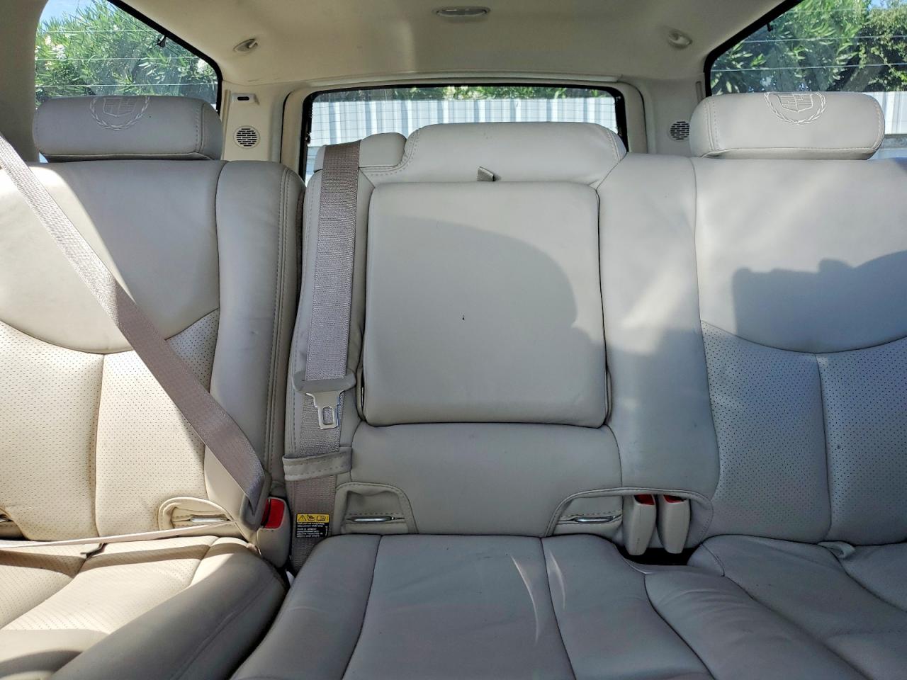 2004 Cadillac Escalade Esv White vin: 3GYFK66N24G156109