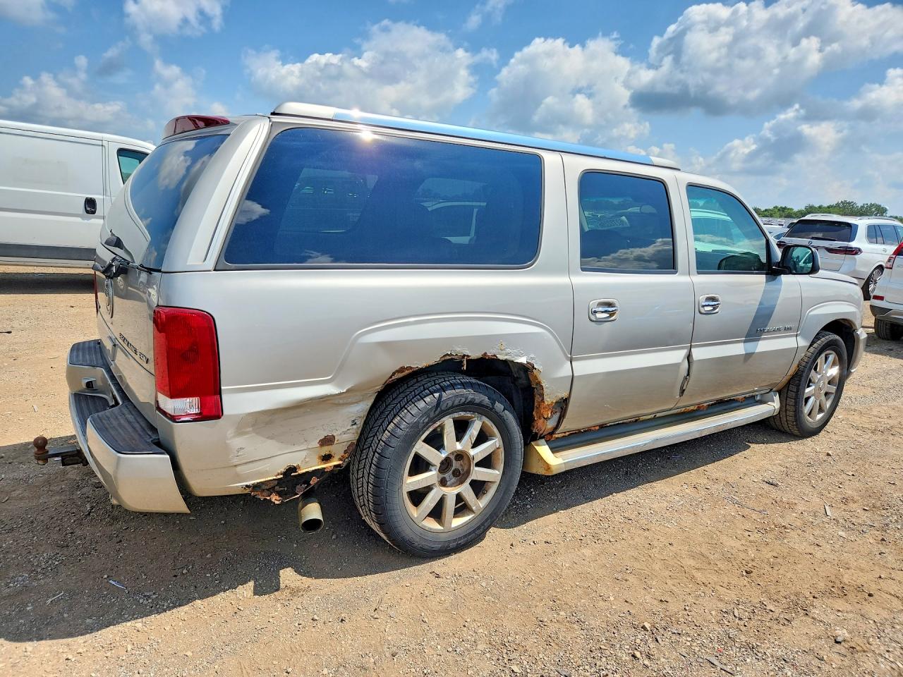 2005 Cadillac Escalade Esv Beige vin: 3GYFK66N25G163868