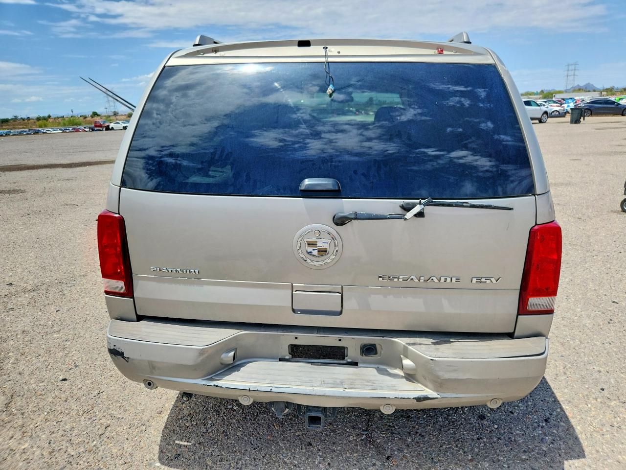 2005 Cadillac Uk Silver vin: 3GYFK66N45G119192