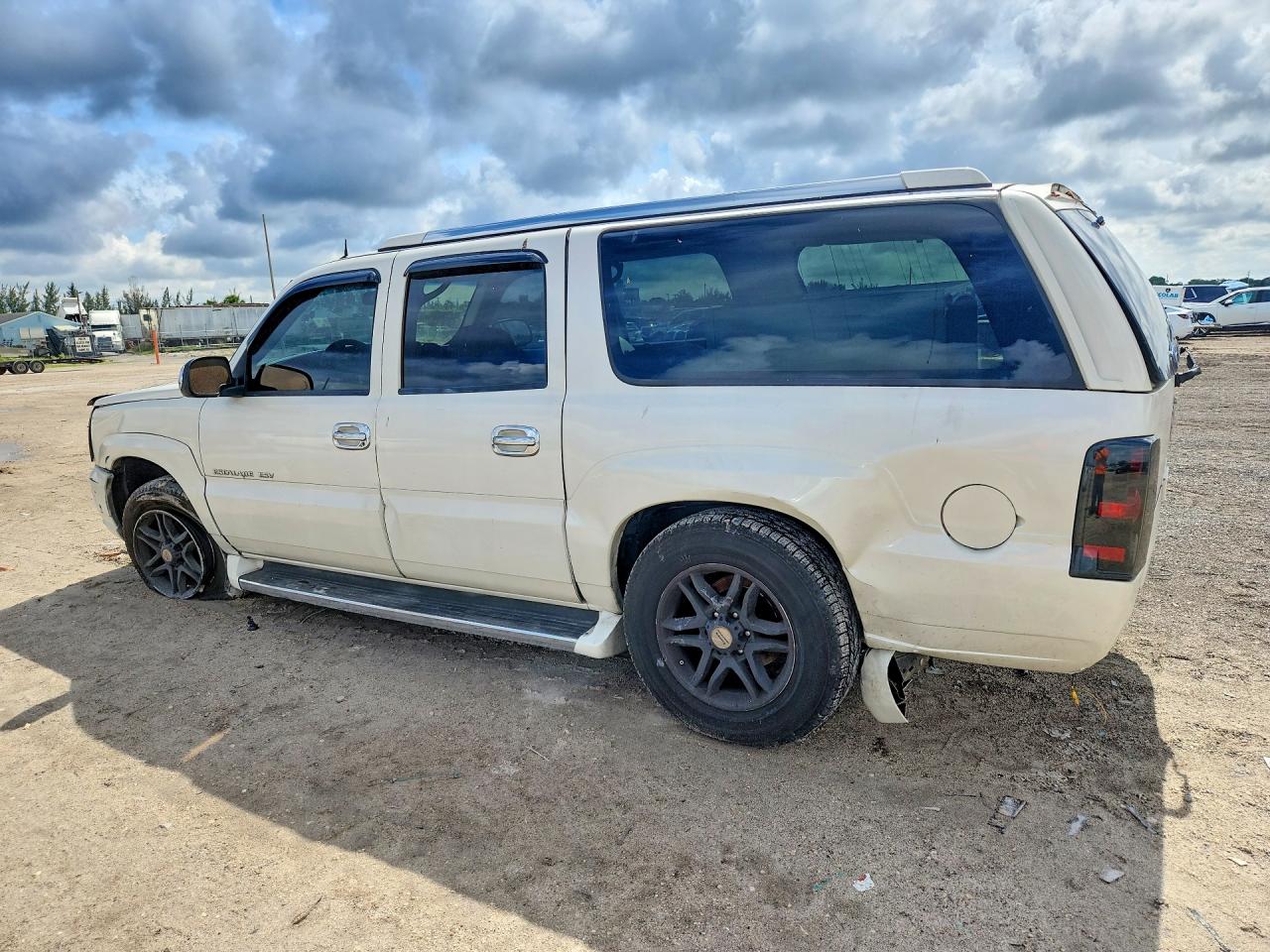 2005 Cadillac Escalade Esv White vin: 3GYFK66N45G204498