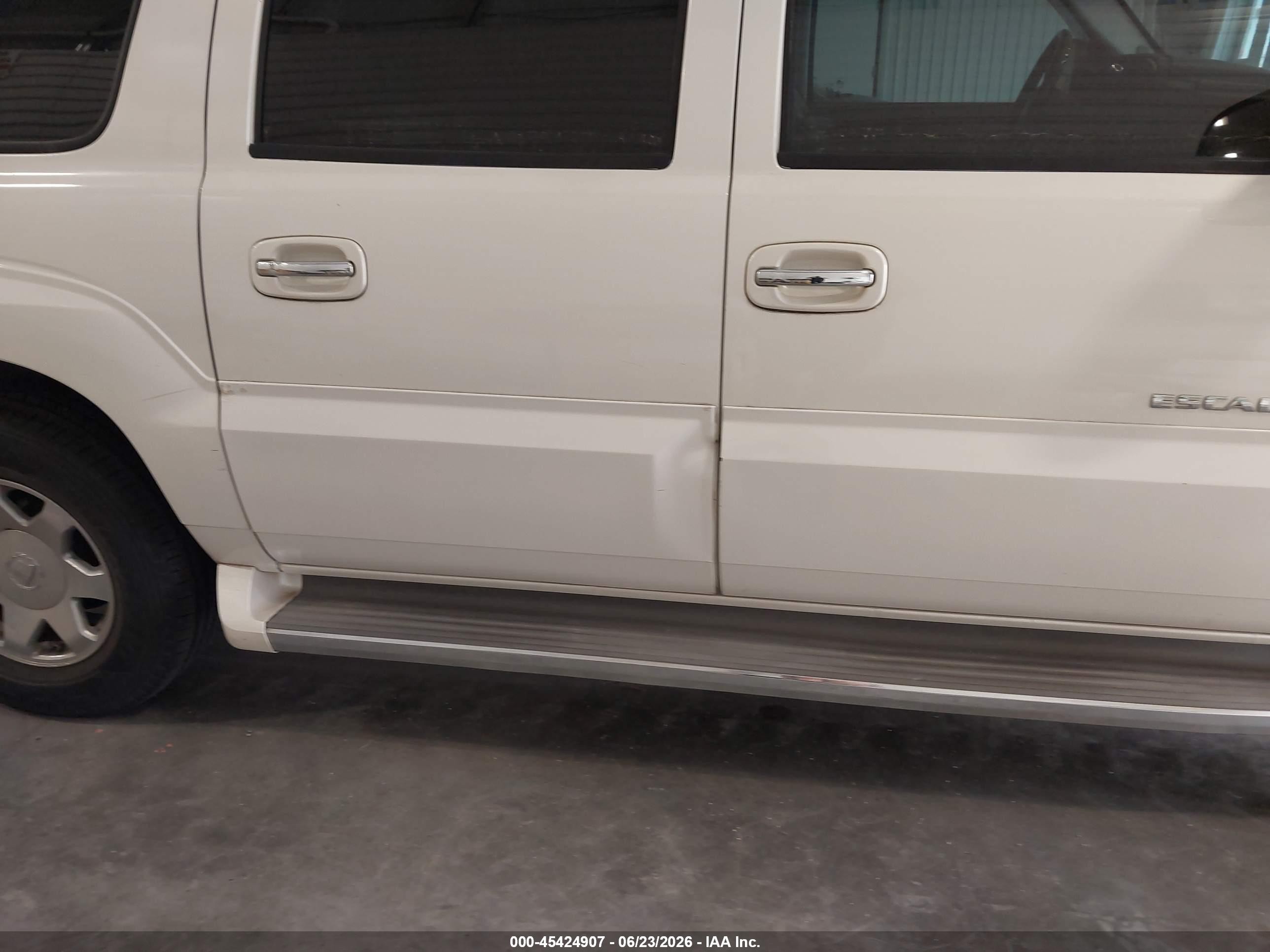 2005 Cadillac Escalade Esv Standard Белый vin: 3GYFK66N45G240112