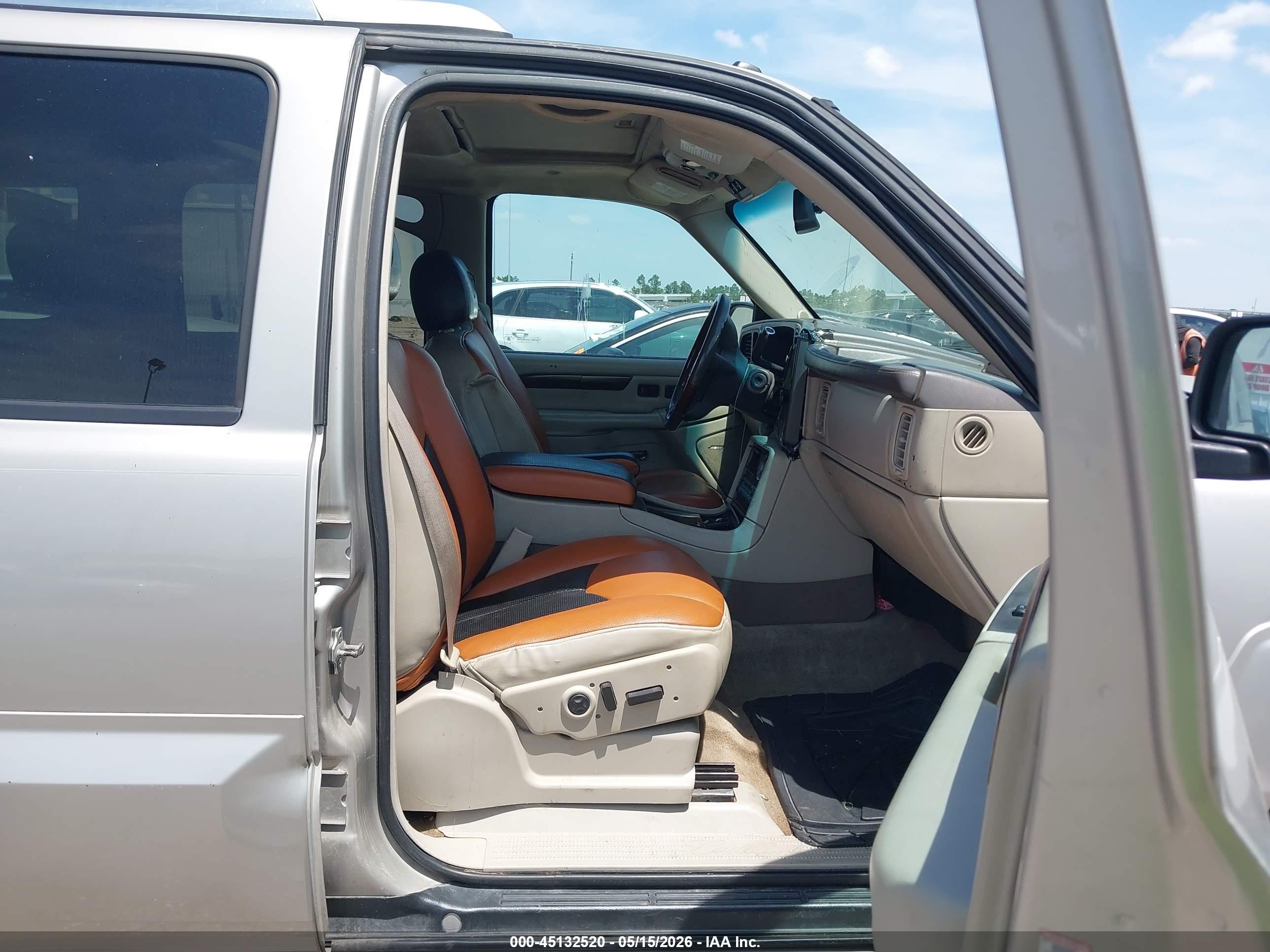 2005 Cadillac Escalade Esv   Beige vin: 3GYFK66N65G215079