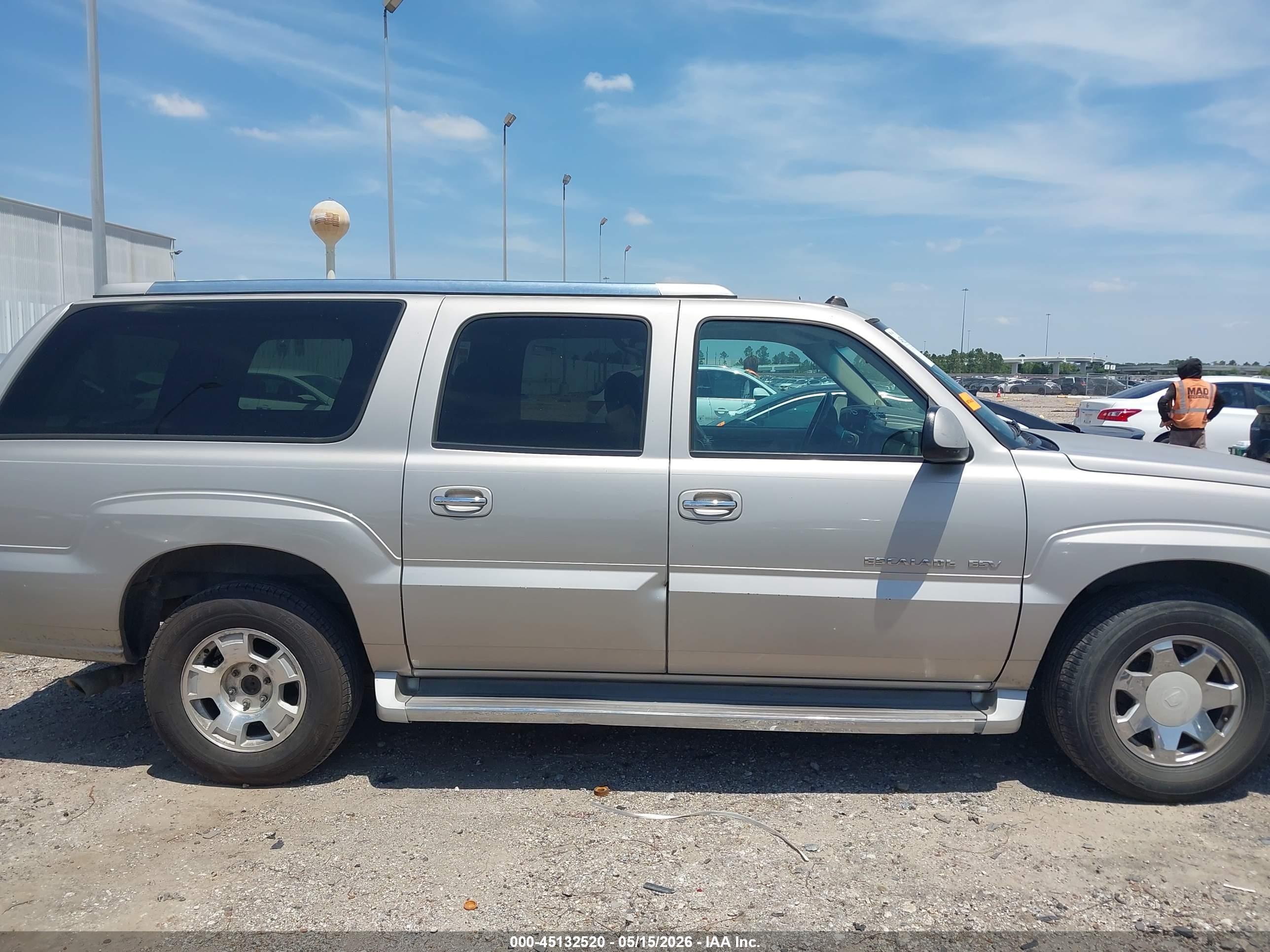 2005 Cadillac Escalade Esv   Beige vin: 3GYFK66N65G215079