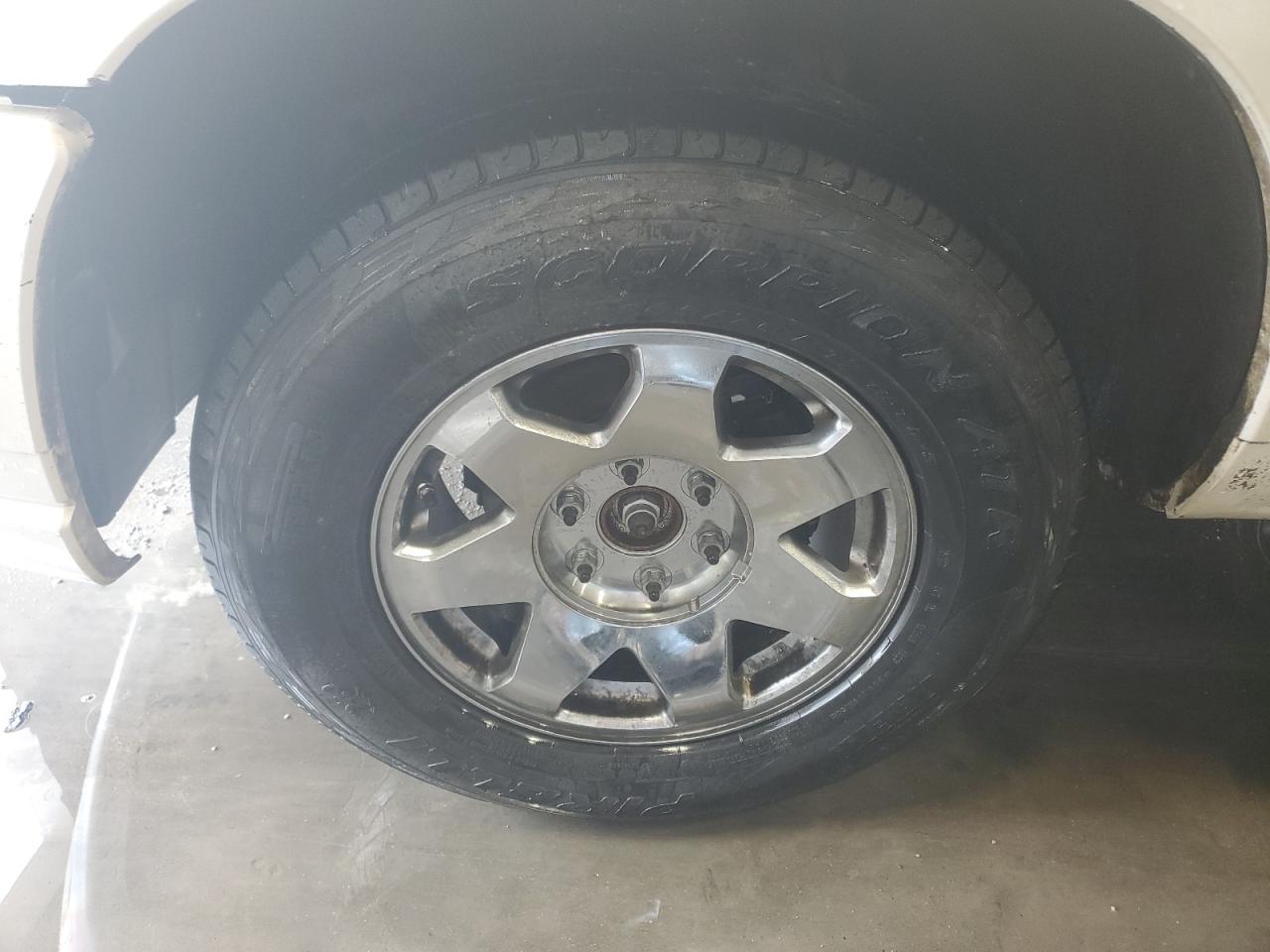 2006 Cadillac Escalade Esv Cream vin: 3GYFK66N96G199462 Damage: Left Front Center Cap, Missing, Replacement Required