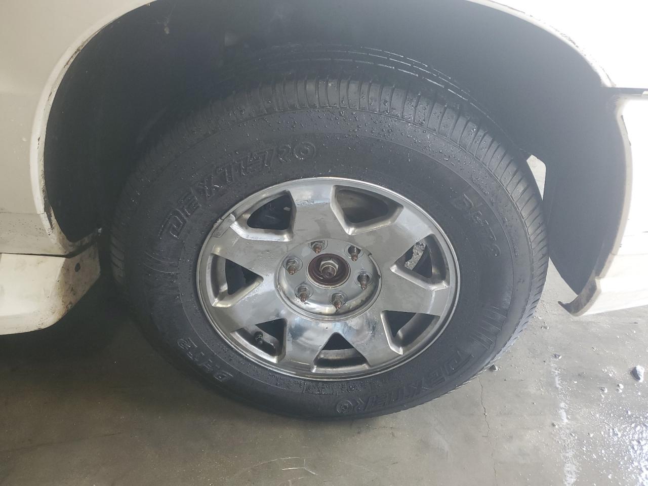 2006 Cadillac Escalade Esv Cream vin: 3GYFK66N96G199462 Damage: Right Front Center Cap, Missing, Replacement Required
