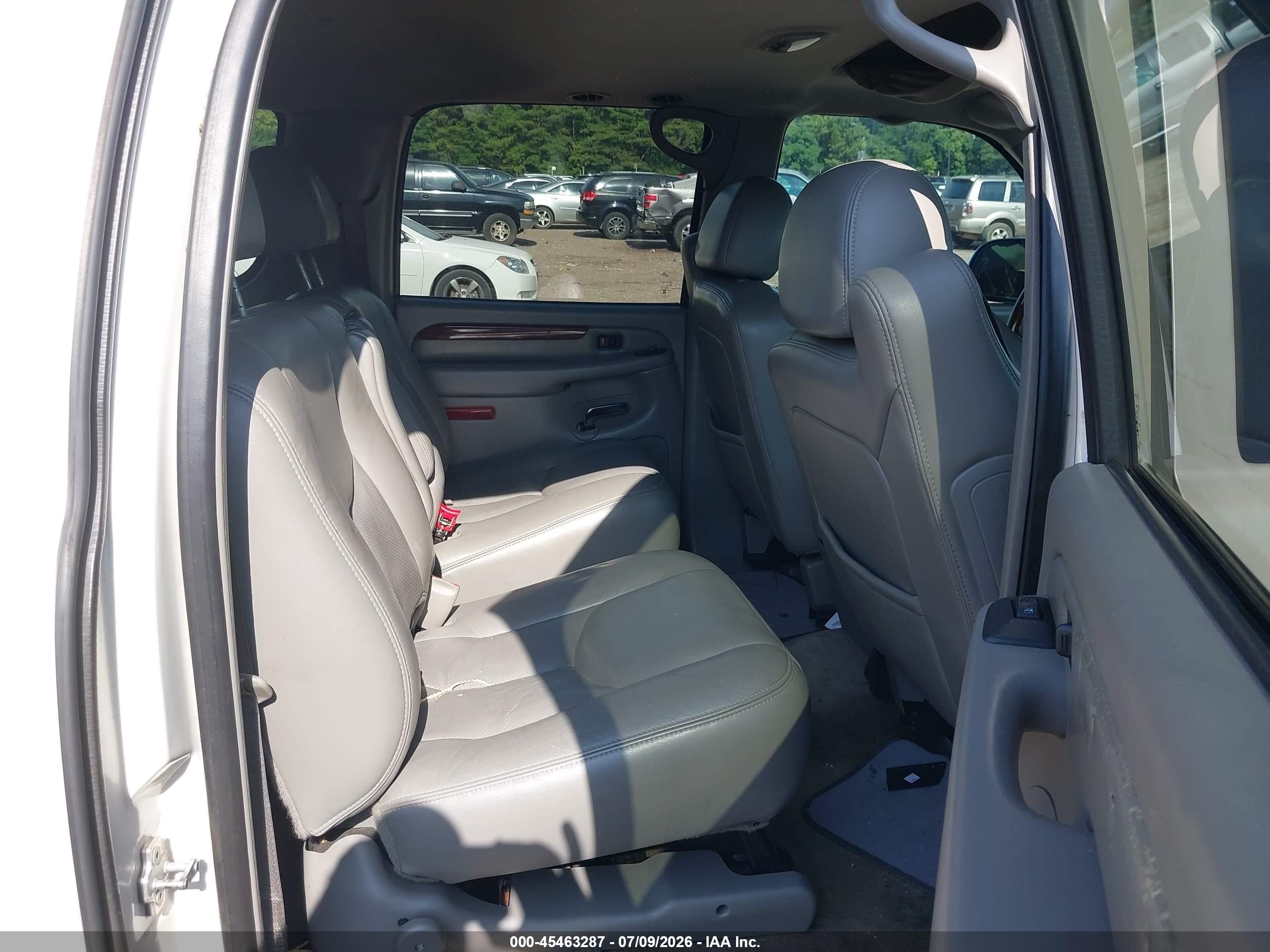 2004 Cadillac Escalade Esv Standard White vin: 3GYFK66NX4G215326