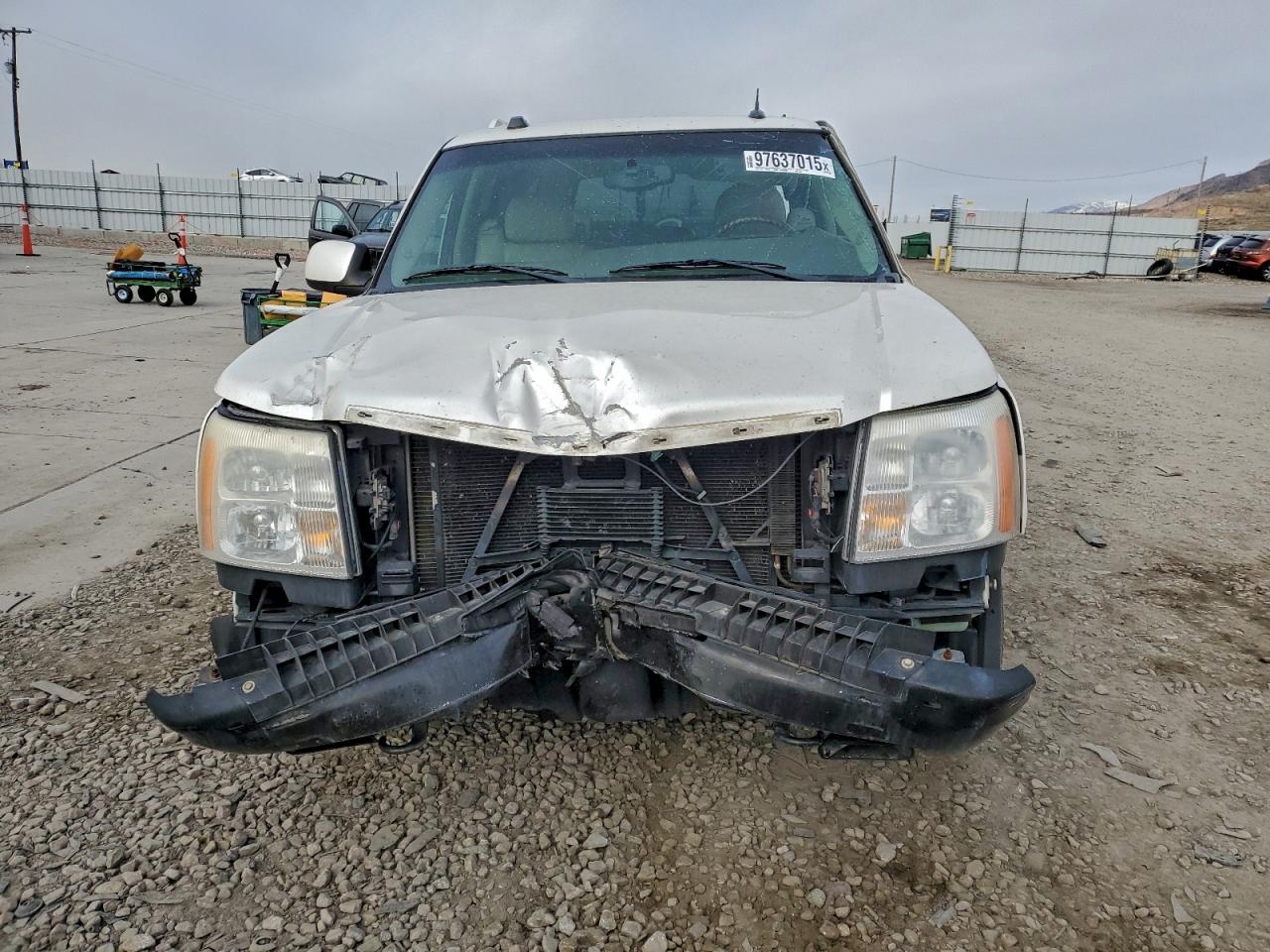 2005 Cadillac Escalade Esv White vin: 3GYFK66NX5G288522