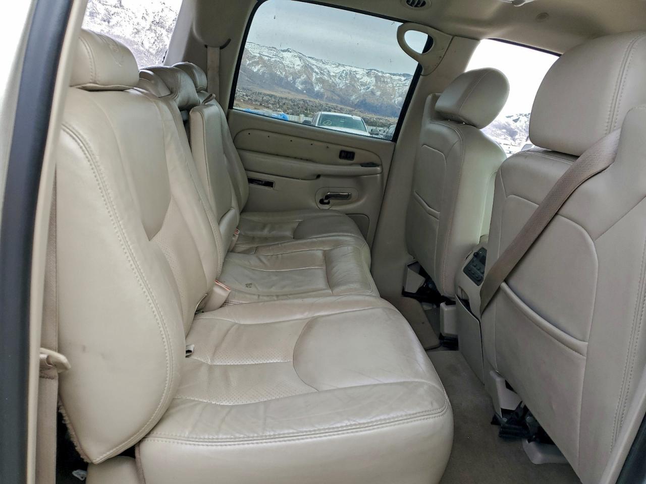 2005 Cadillac Escalade Esv White vin: 3GYFK66NX5G288522