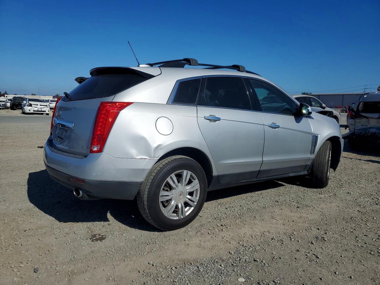 2015 Cadillac Srx Серебряный vin: 3GYFNAE36FS595341