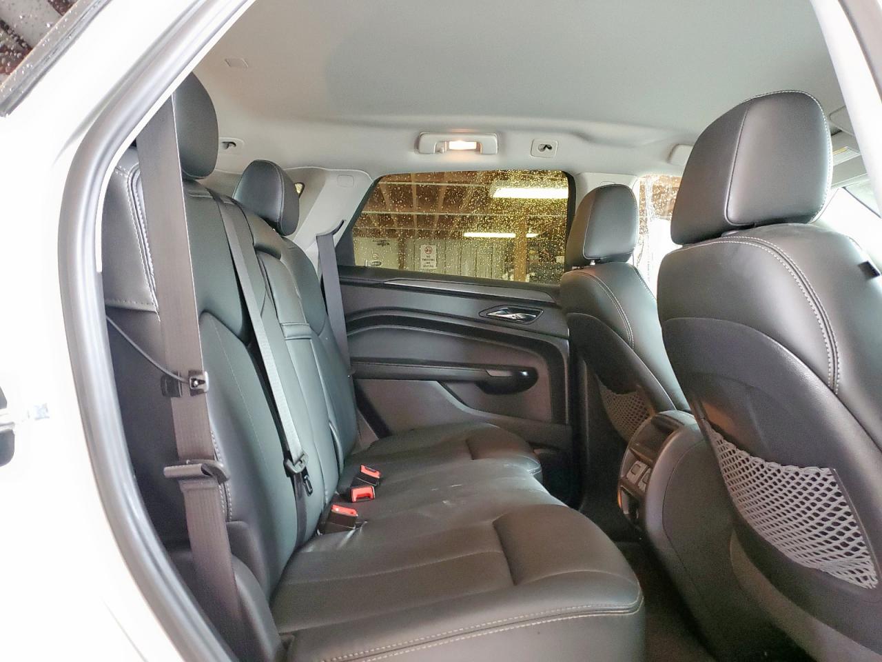 2015 Cadillac Srx Серебряный vin: 3GYFNAE36FS638429