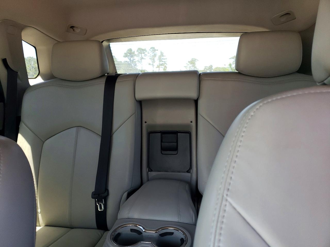 2014 Cadillac Srx Silver vin: 3GYFNAE39ES556290