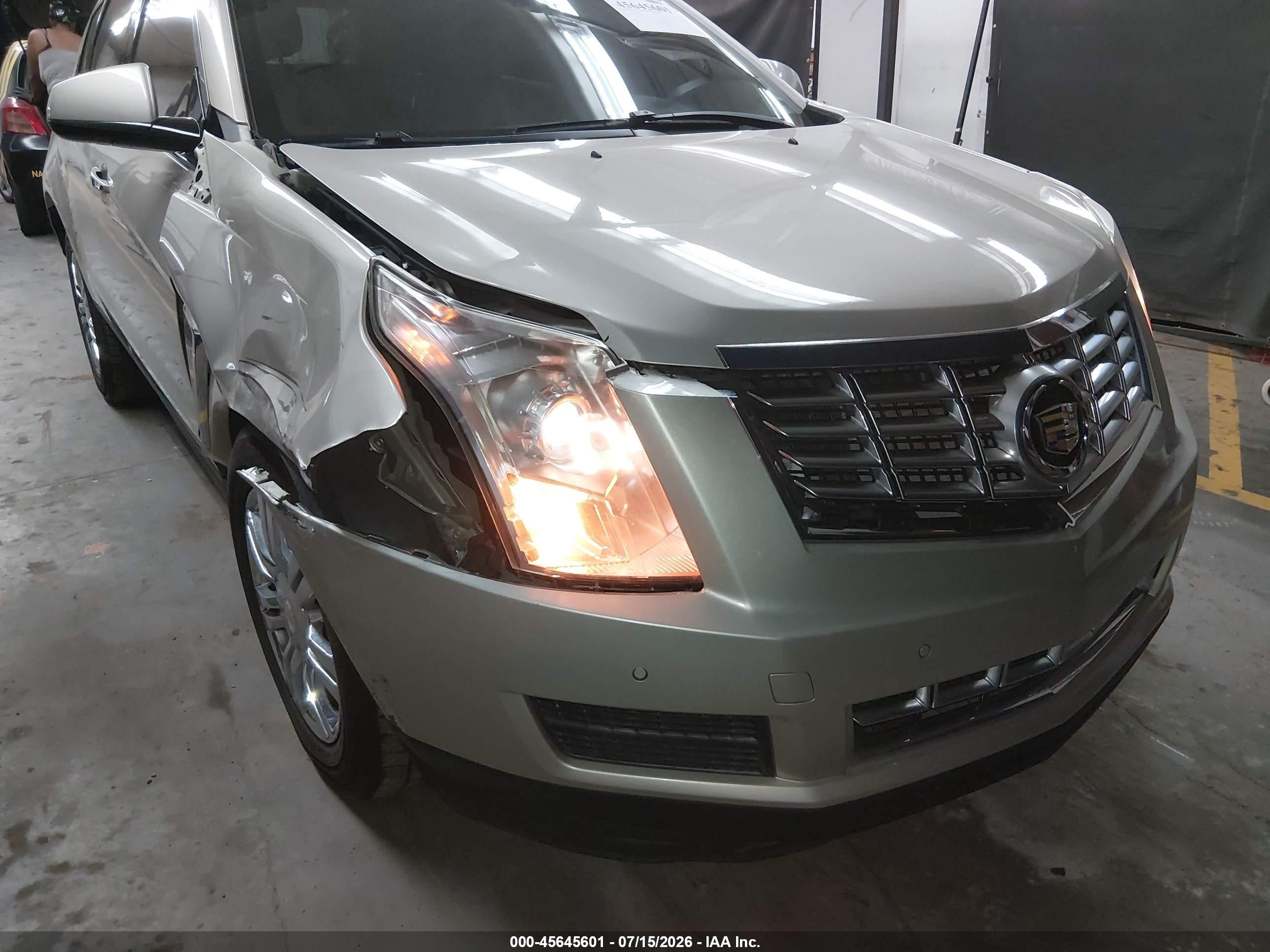 2015 Cadillac Srx Luxury Collection Champagne vin: 3GYFNBE32FS633685