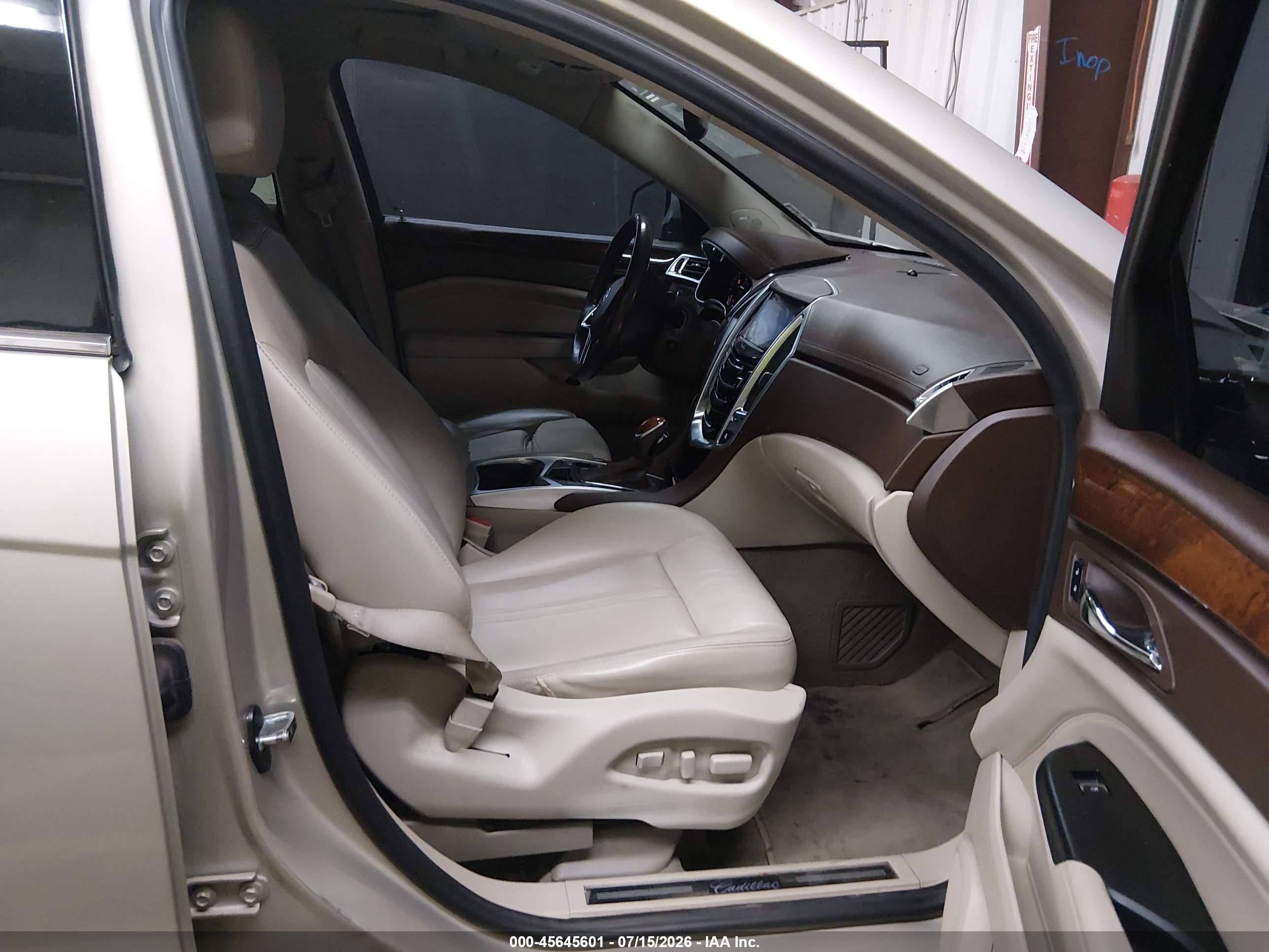 2015 Cadillac Srx Luxury Collection Champagne vin: 3GYFNBE32FS633685