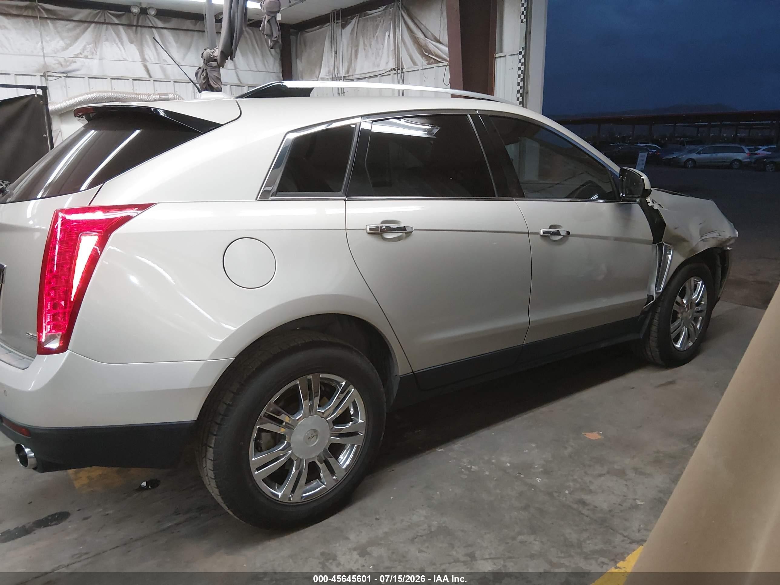 2015 Cadillac Srx Luxury Collection Champagne vin: 3GYFNBE32FS633685