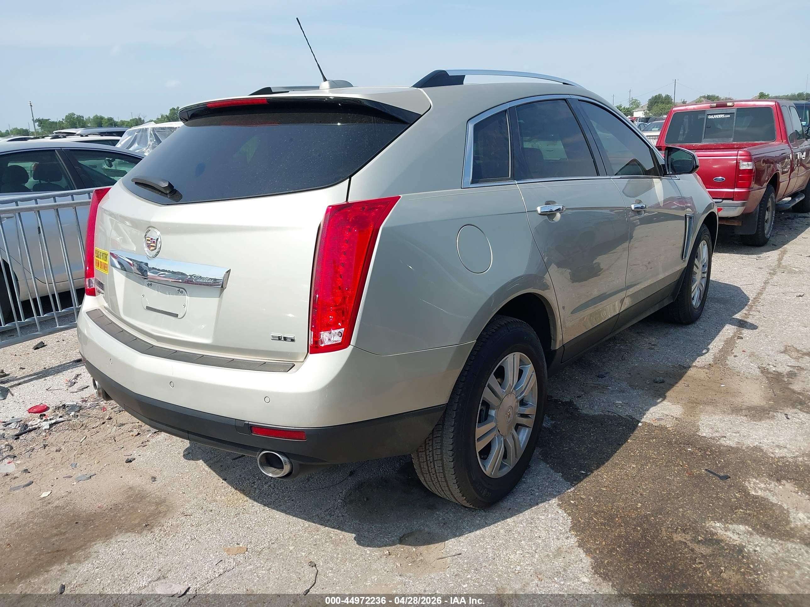 2015 Cadillac Srx Luxury Collection Бежевый vin: 3GYFNBE33FS560164