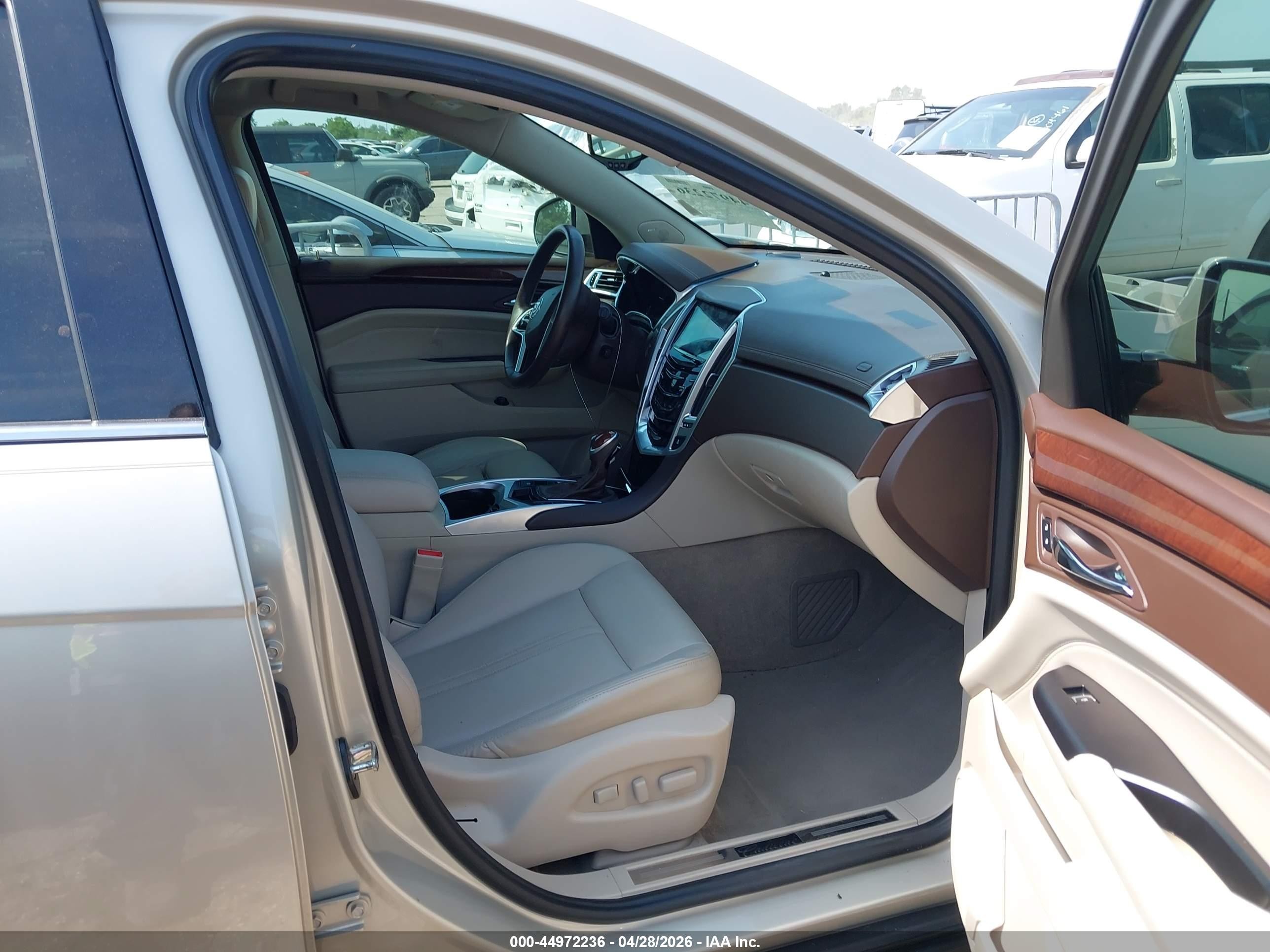 2015 Cadillac Srx Luxury Collection Бежевый vin: 3GYFNBE33FS560164