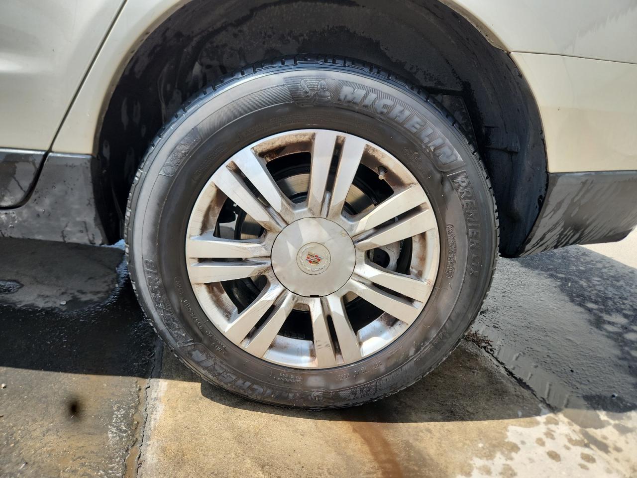 2015 Cadillac Srx Luxury Collection Tan vin: 3GYFNBE34FS584635 Damage: Left Rear Wheel, Curb Rash, 1 To 2 Inches